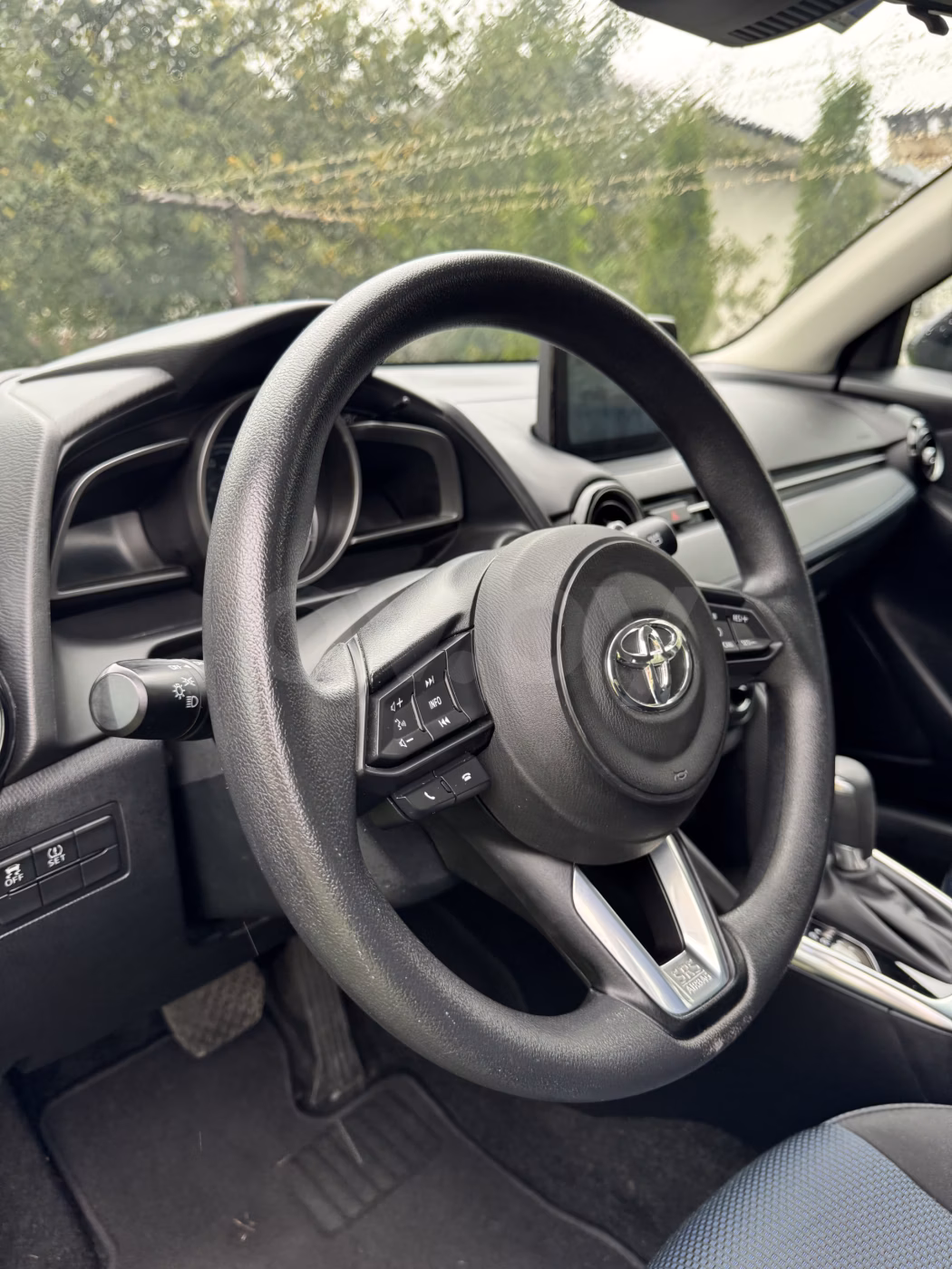 Toyota Yaris фото 8