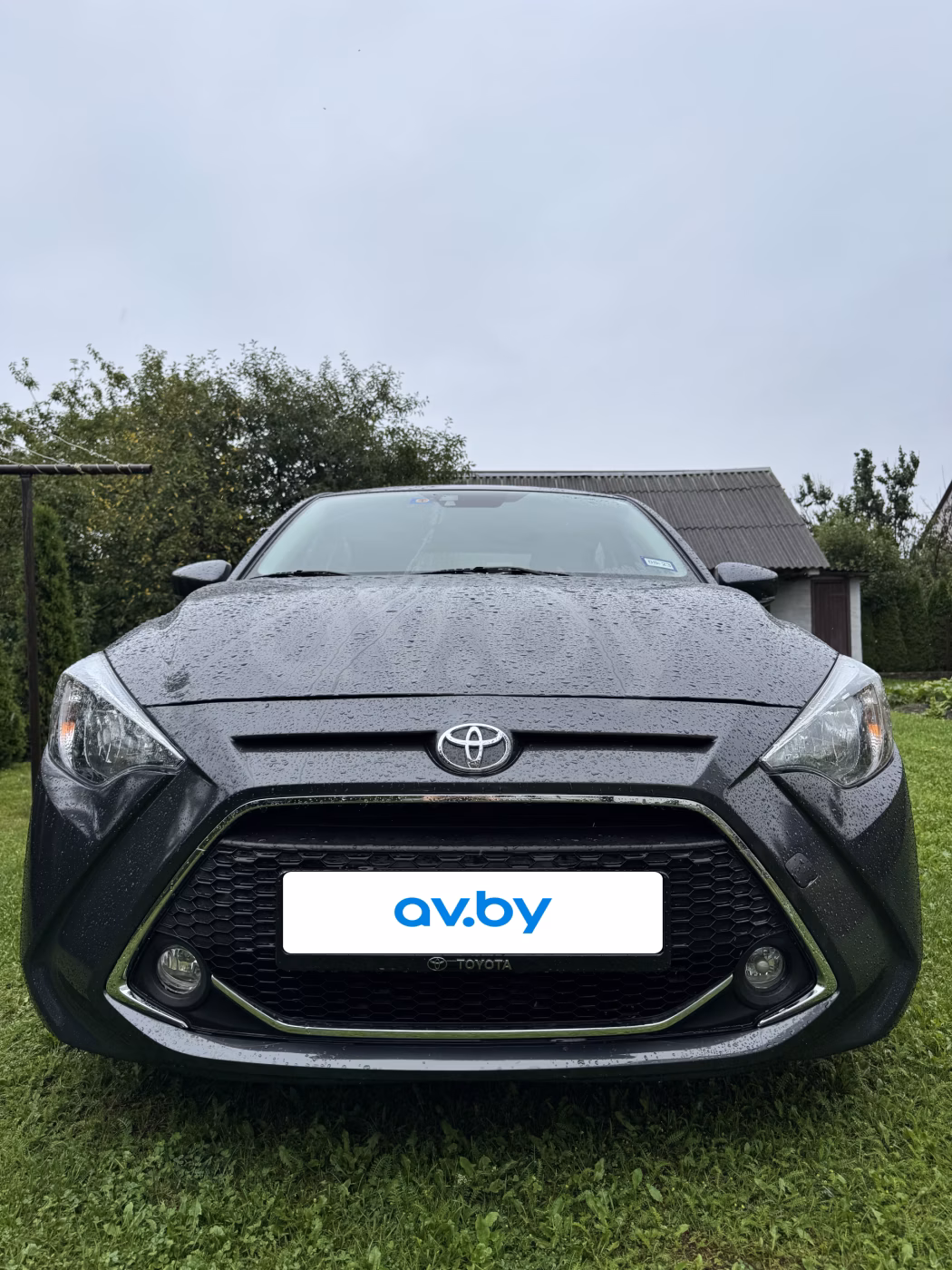 Toyota Yaris фото 2