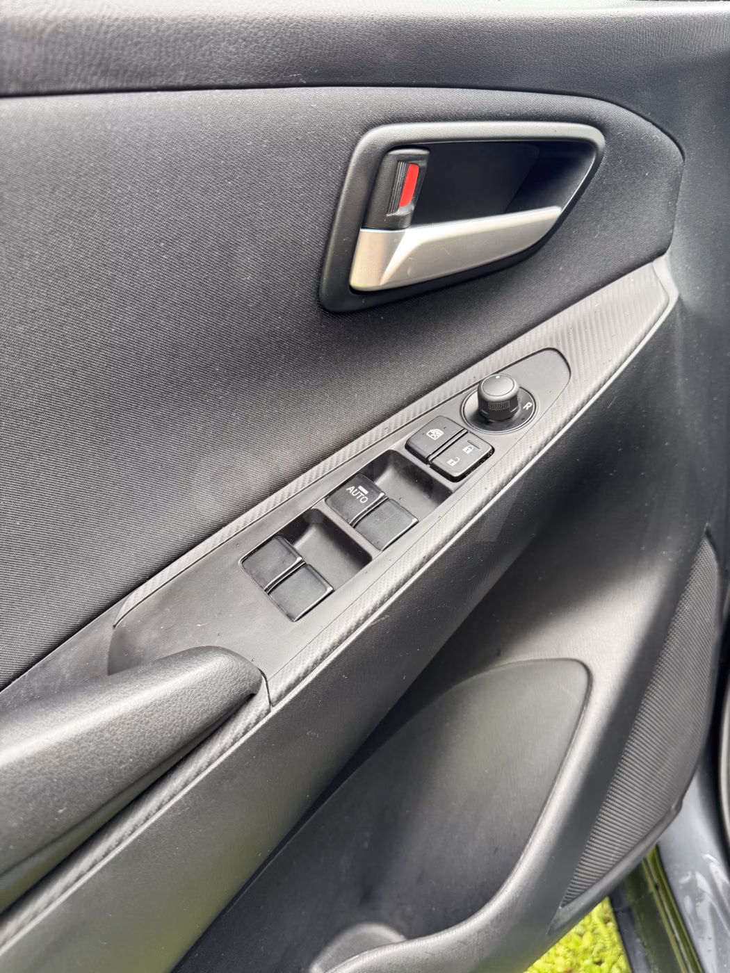 Toyota Yaris фото 13