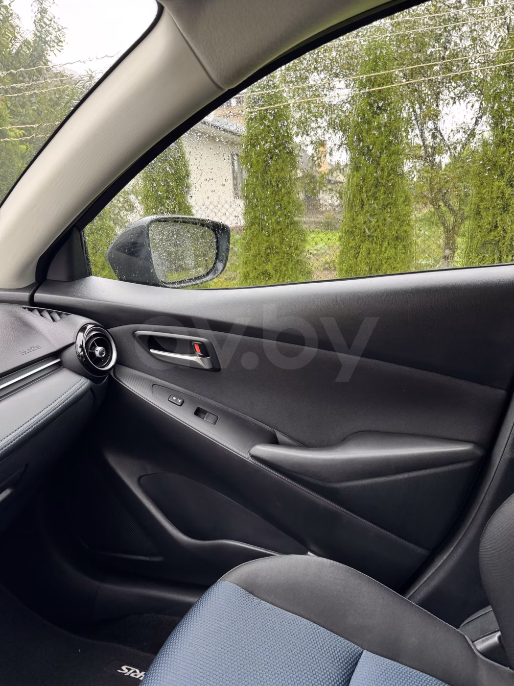Toyota Yaris фото 11