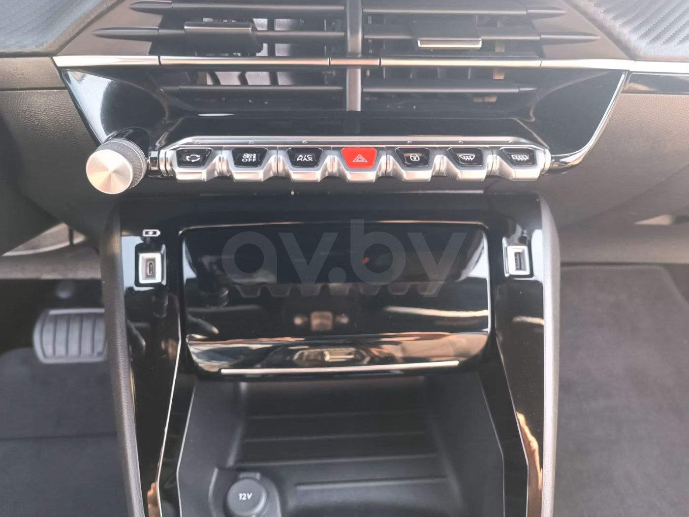 Peugeot 2008 фото 11