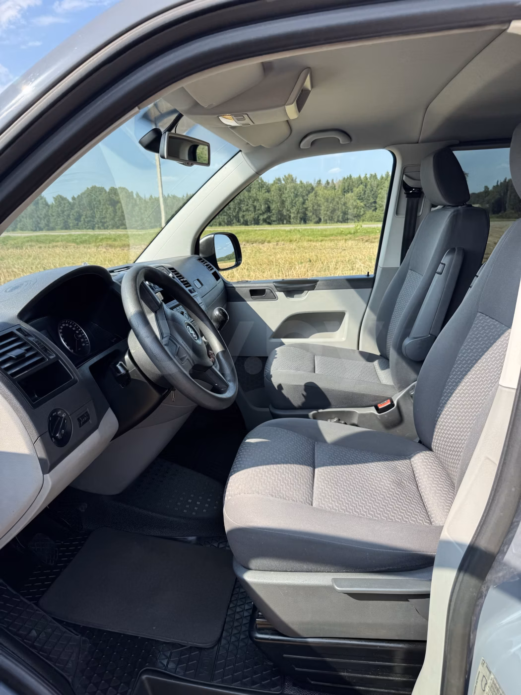 Volkswagen Caravelle фото 8