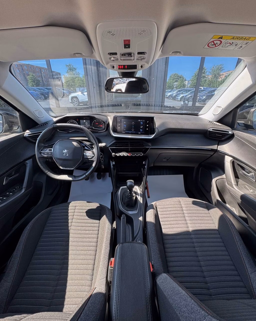 Peugeot 2008 фото 9