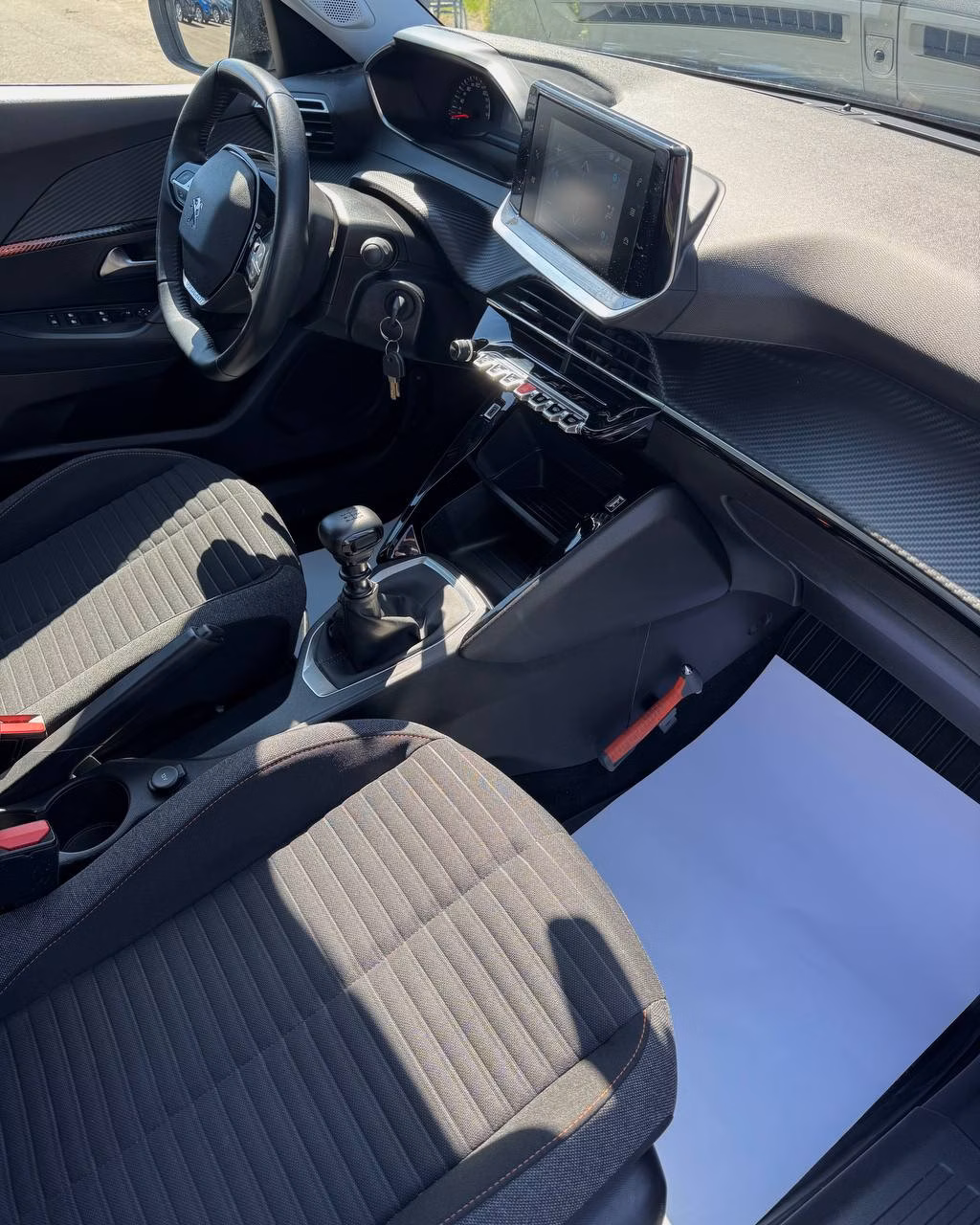 Peugeot 2008 фото 11