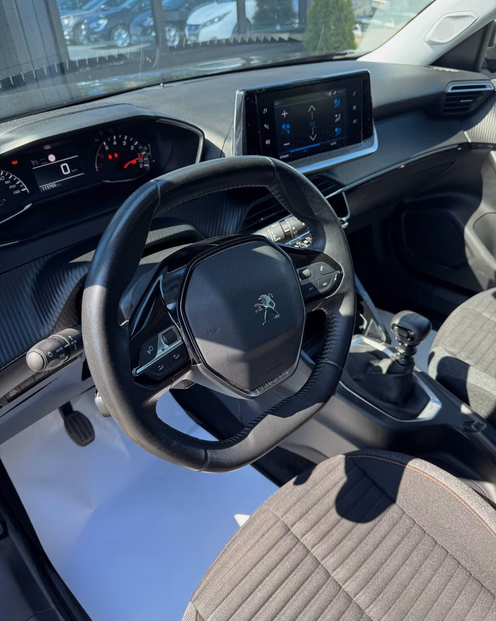 Peugeot 2008 фото 12