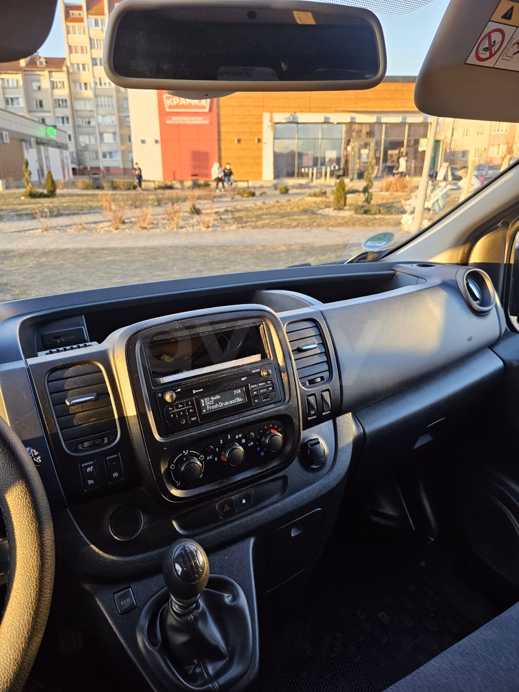 Opel Vivaro фото 10