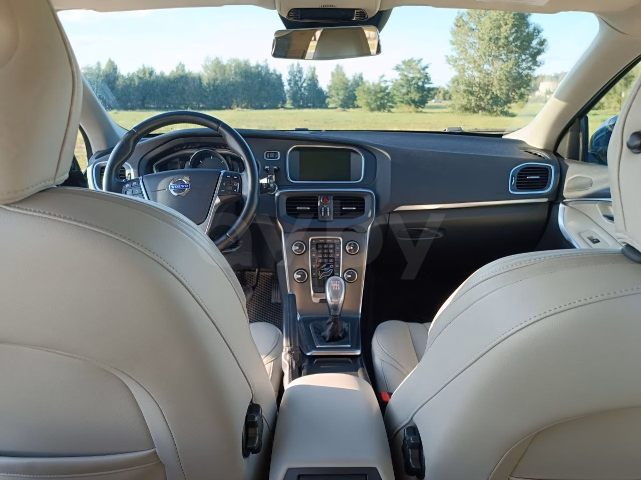Volvo V40 фото 8