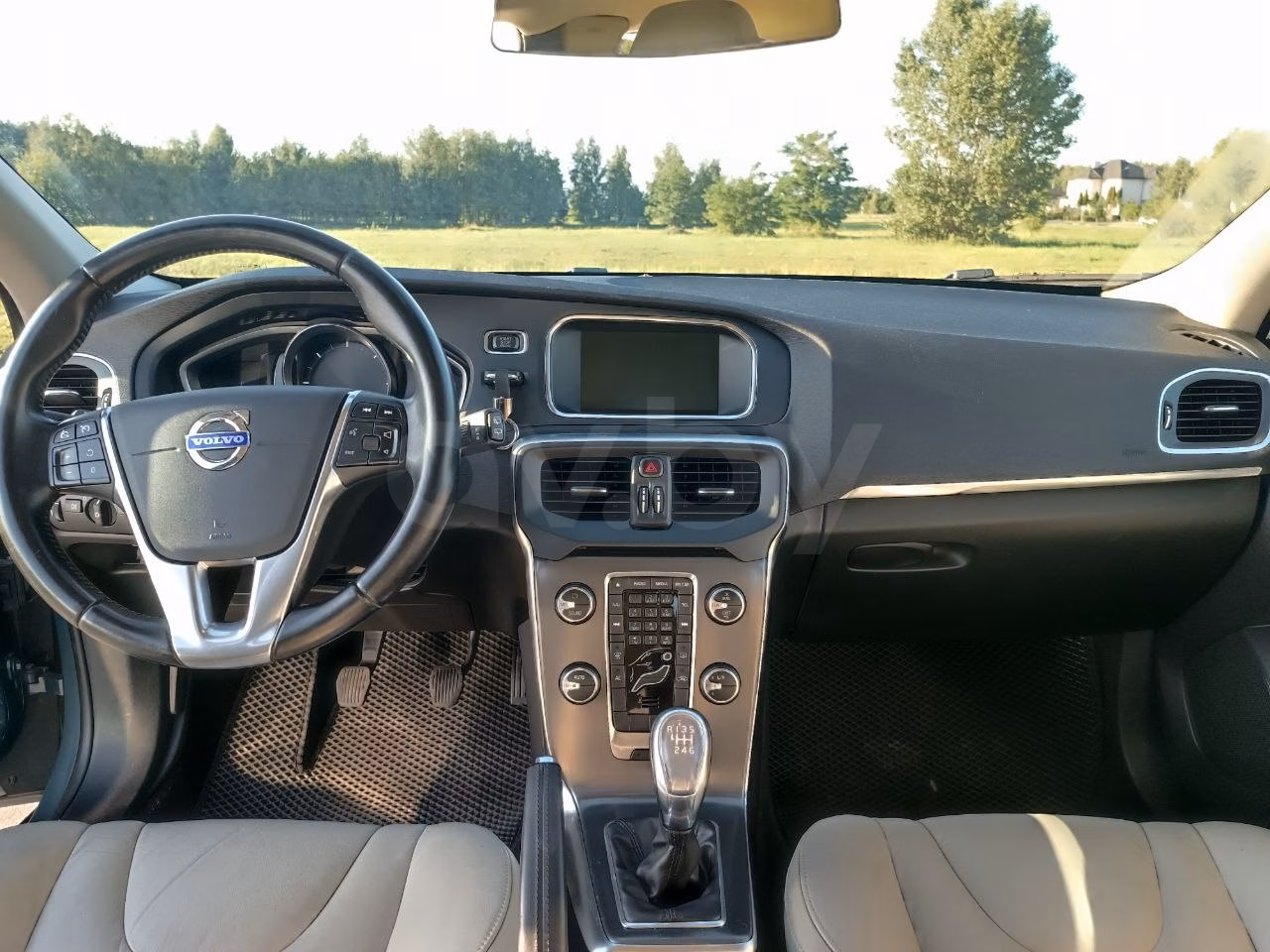 Volvo V40 фото 9