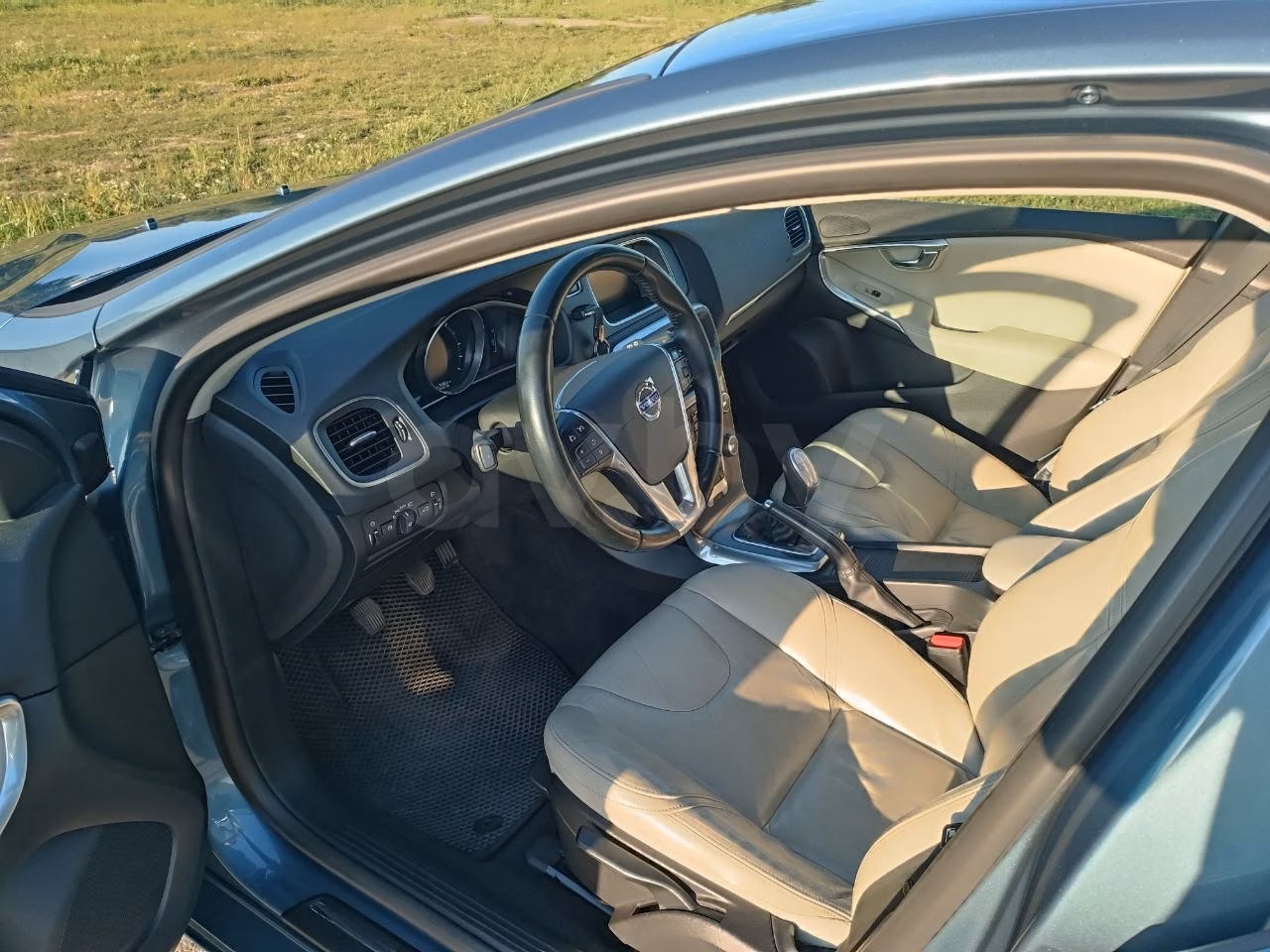 Volvo V40 фото 10