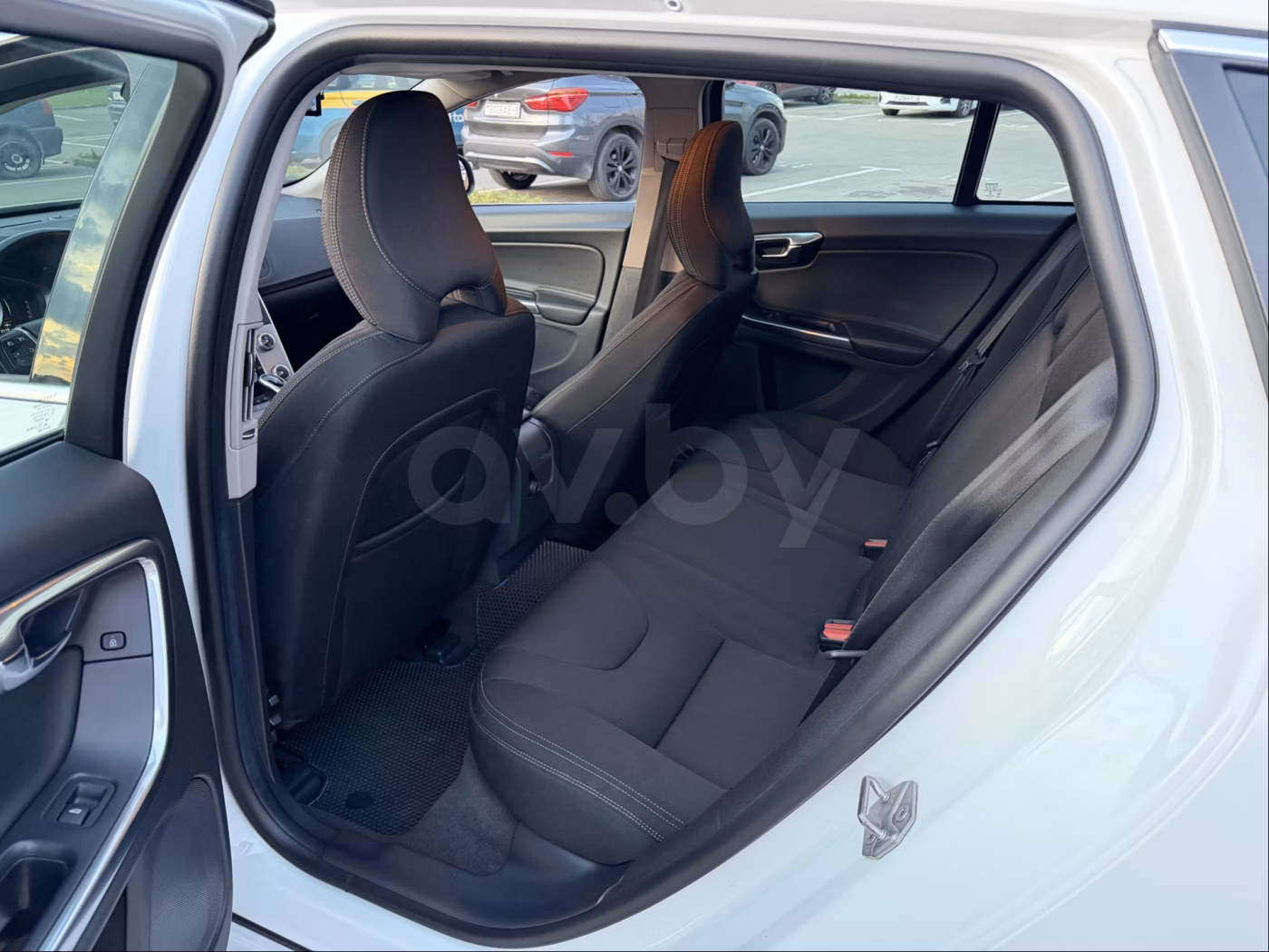 Volvo V60 фото 9