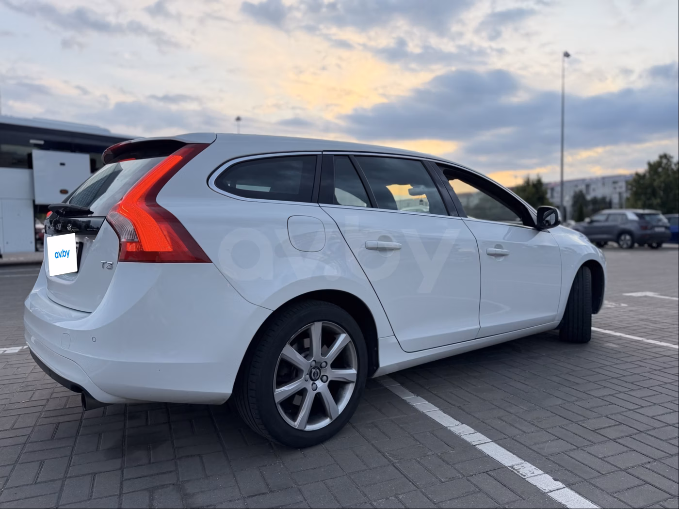 Volvo V60 фото 7
