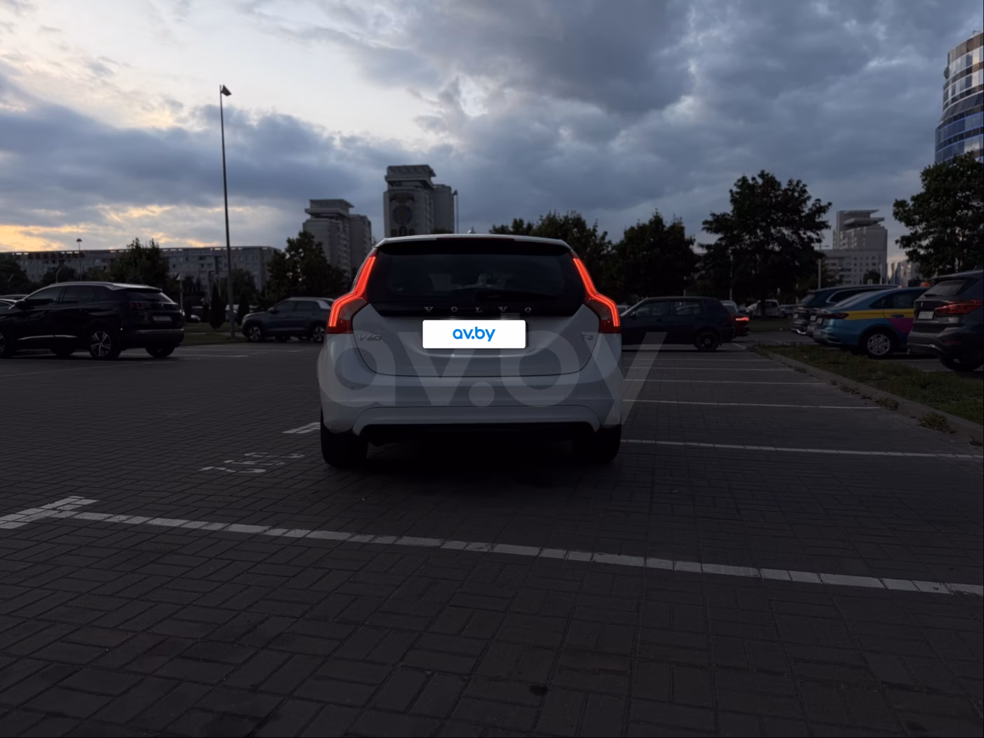 Volvo V60 фото 6