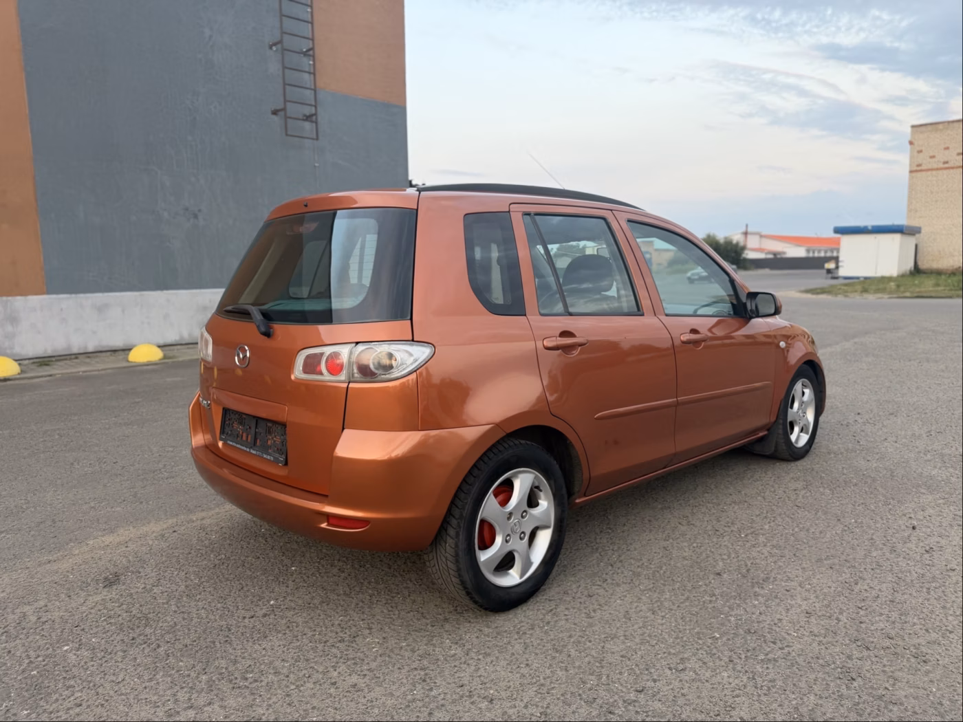 Mazda 2 фото 7