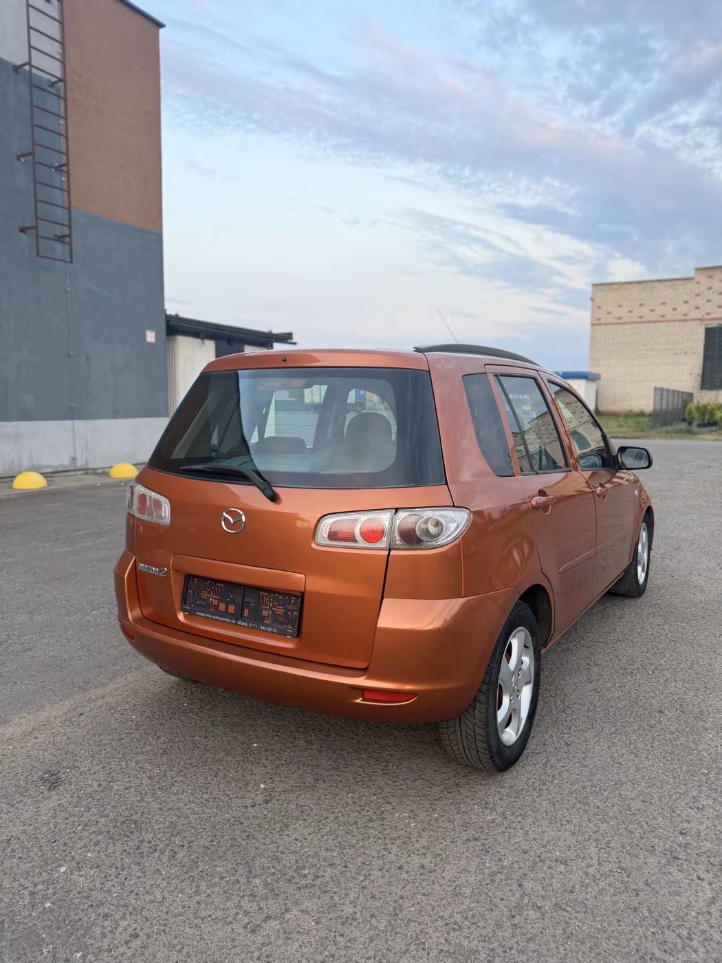 Mazda 2 фото 8