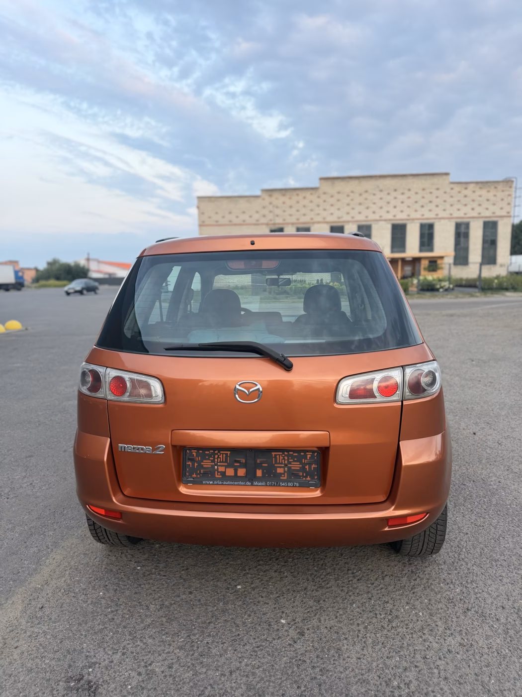 Mazda 2 фото 9