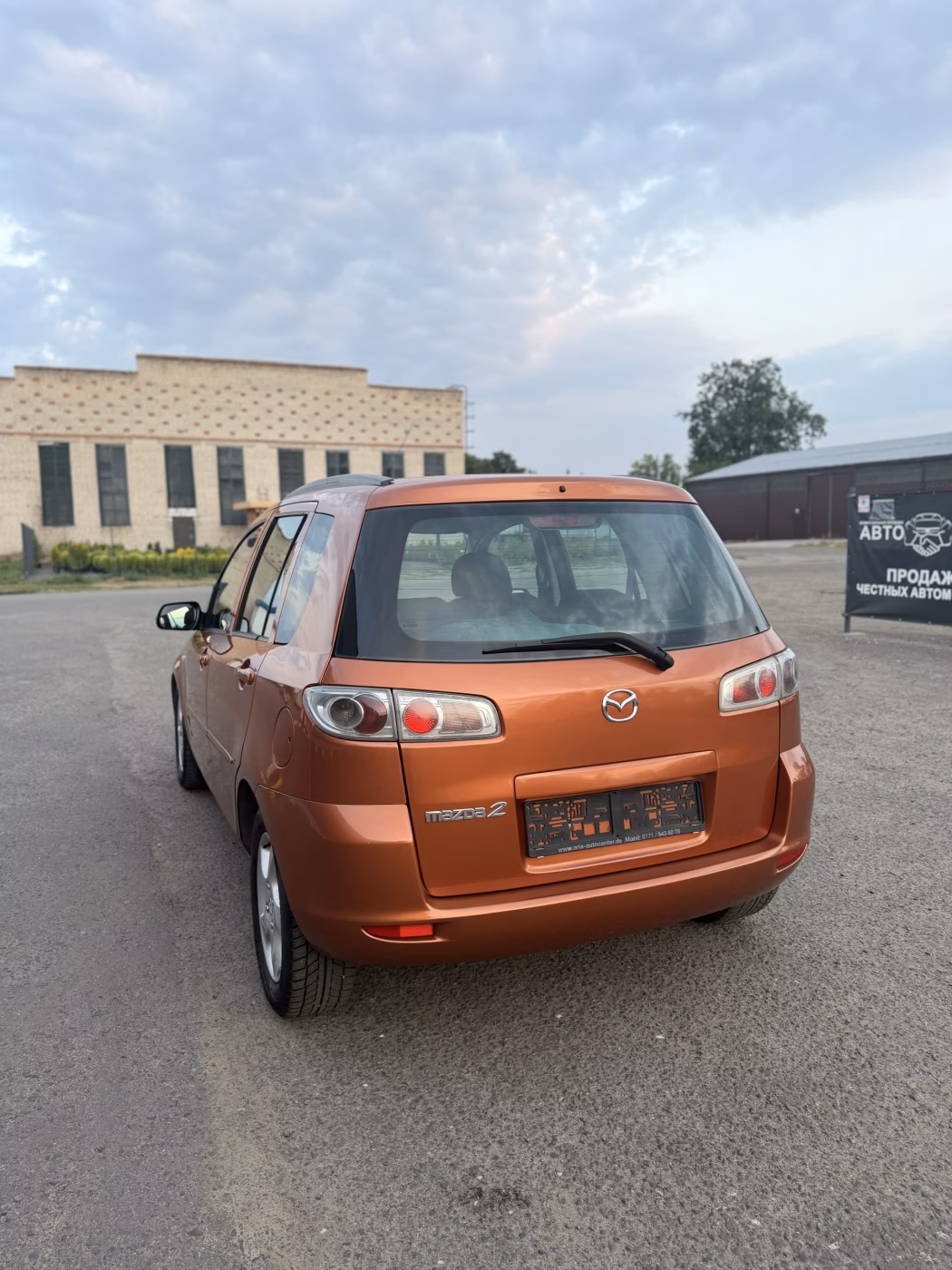 Mazda 2 фото 10