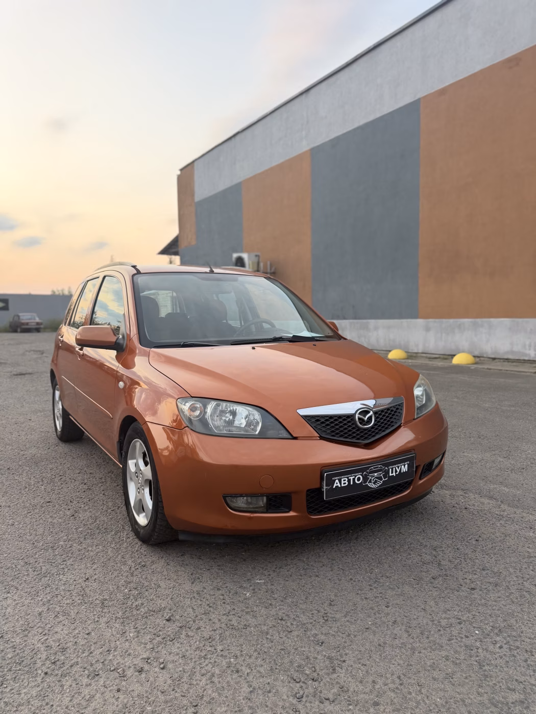 Mazda 2 фото 2
