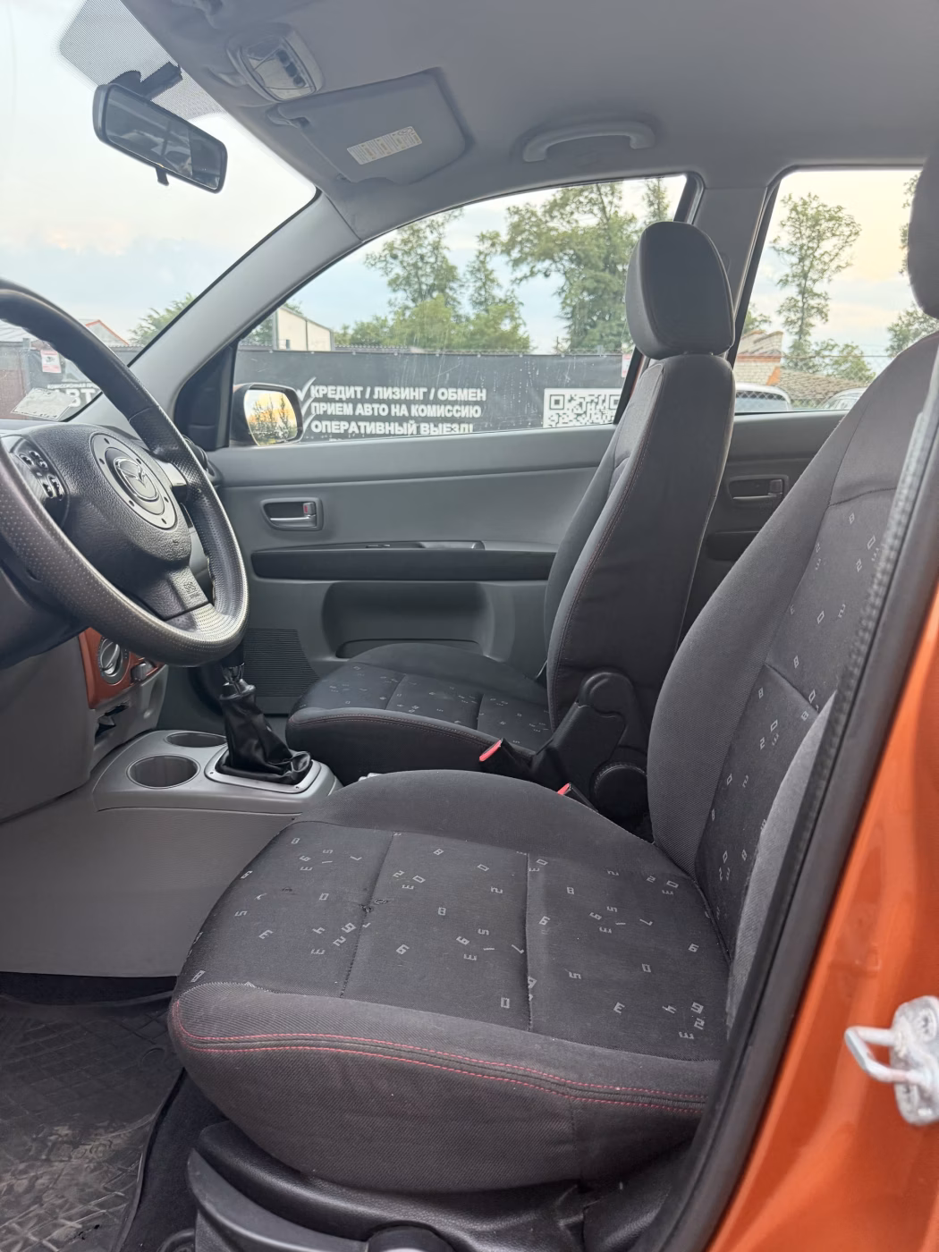 Mazda 2 фото 17