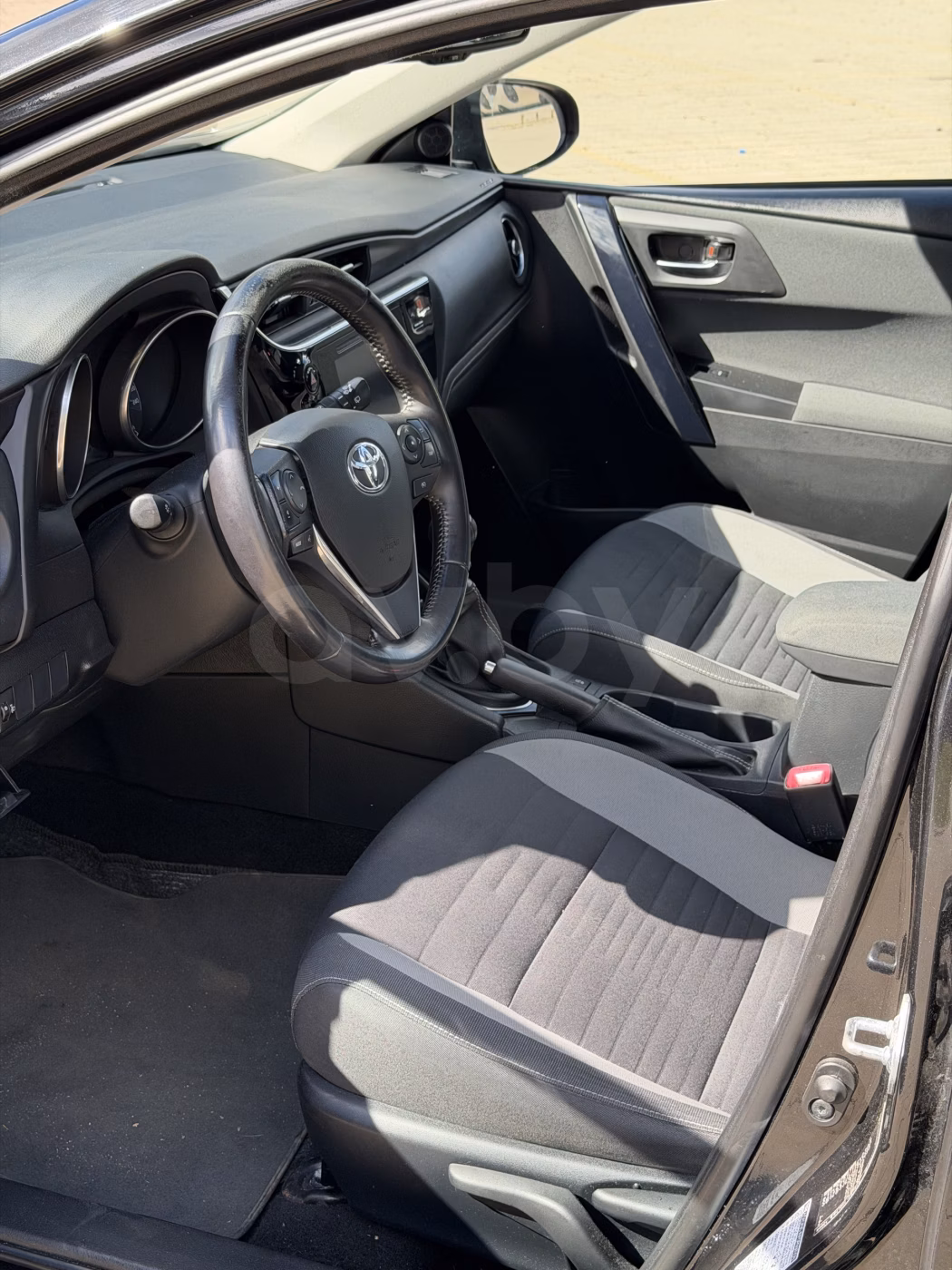 Toyota Auris фото 10