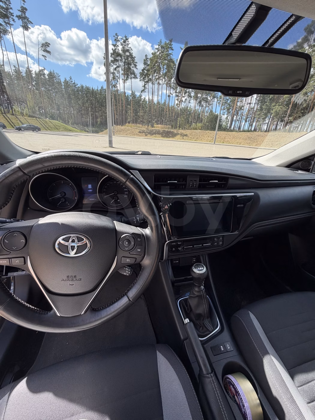Toyota Auris фото 11