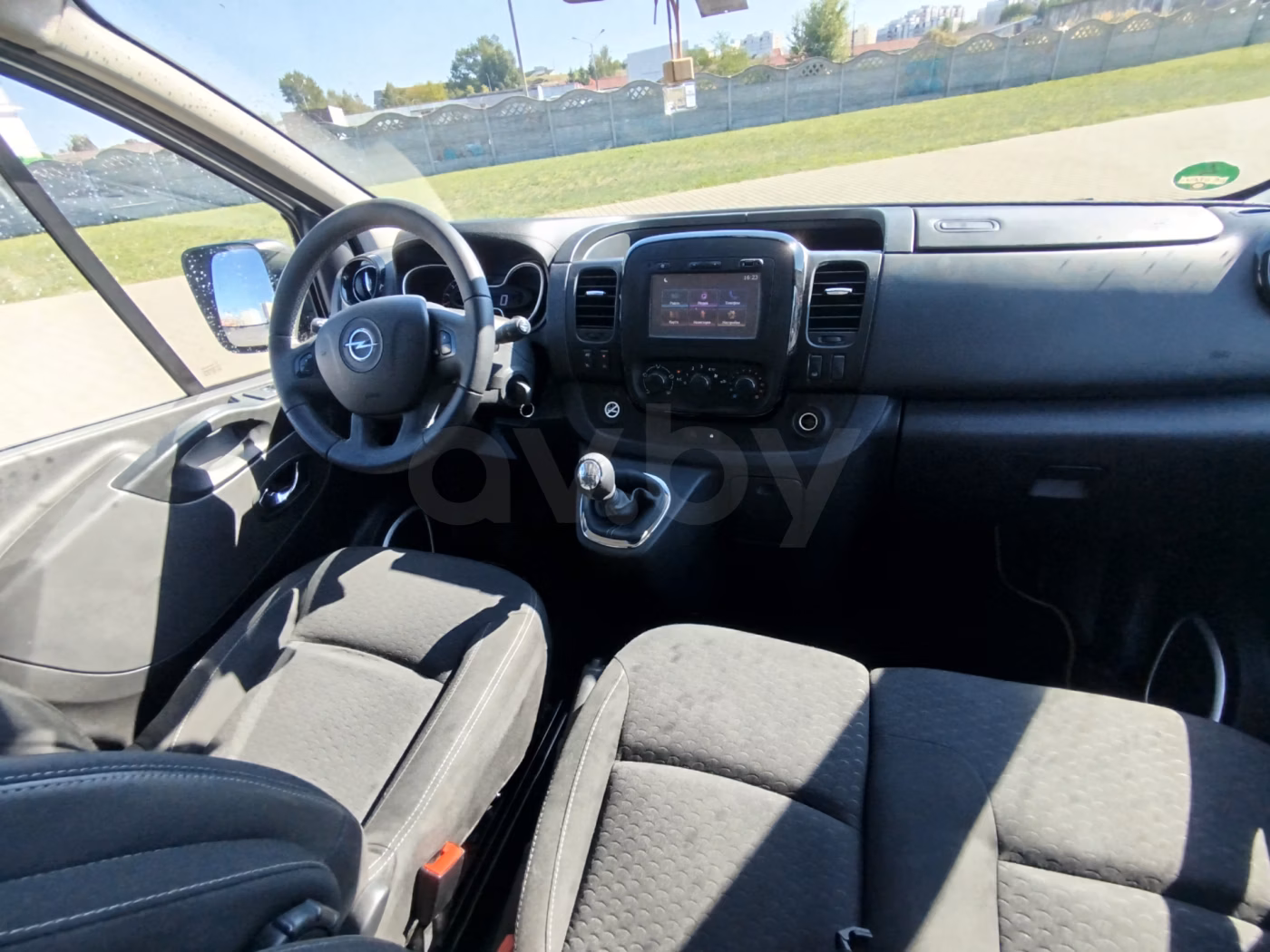 Opel Vivaro фото 22
