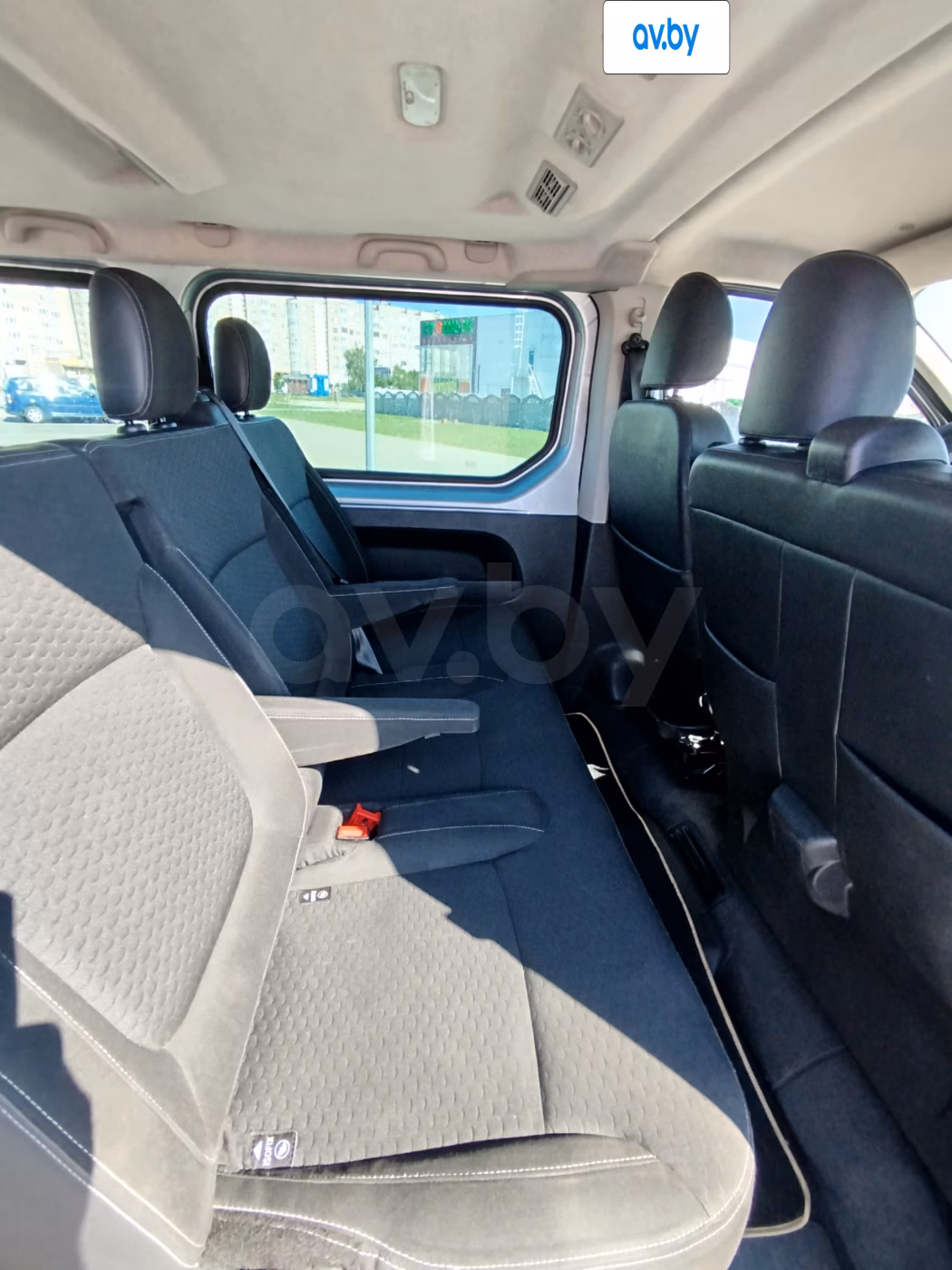 Opel Vivaro фото 15