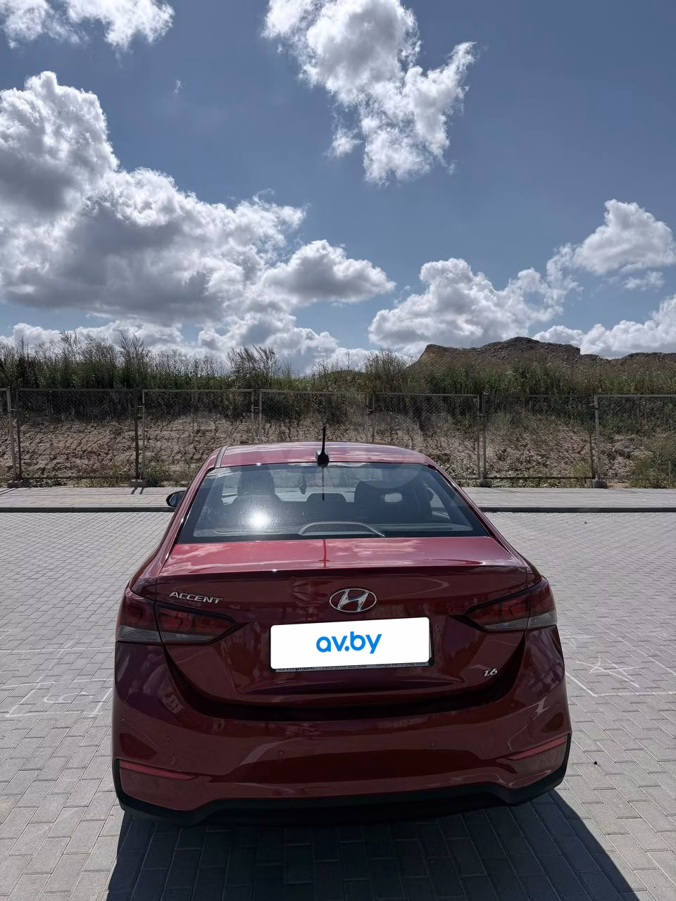 Hyundai Accent фото 5