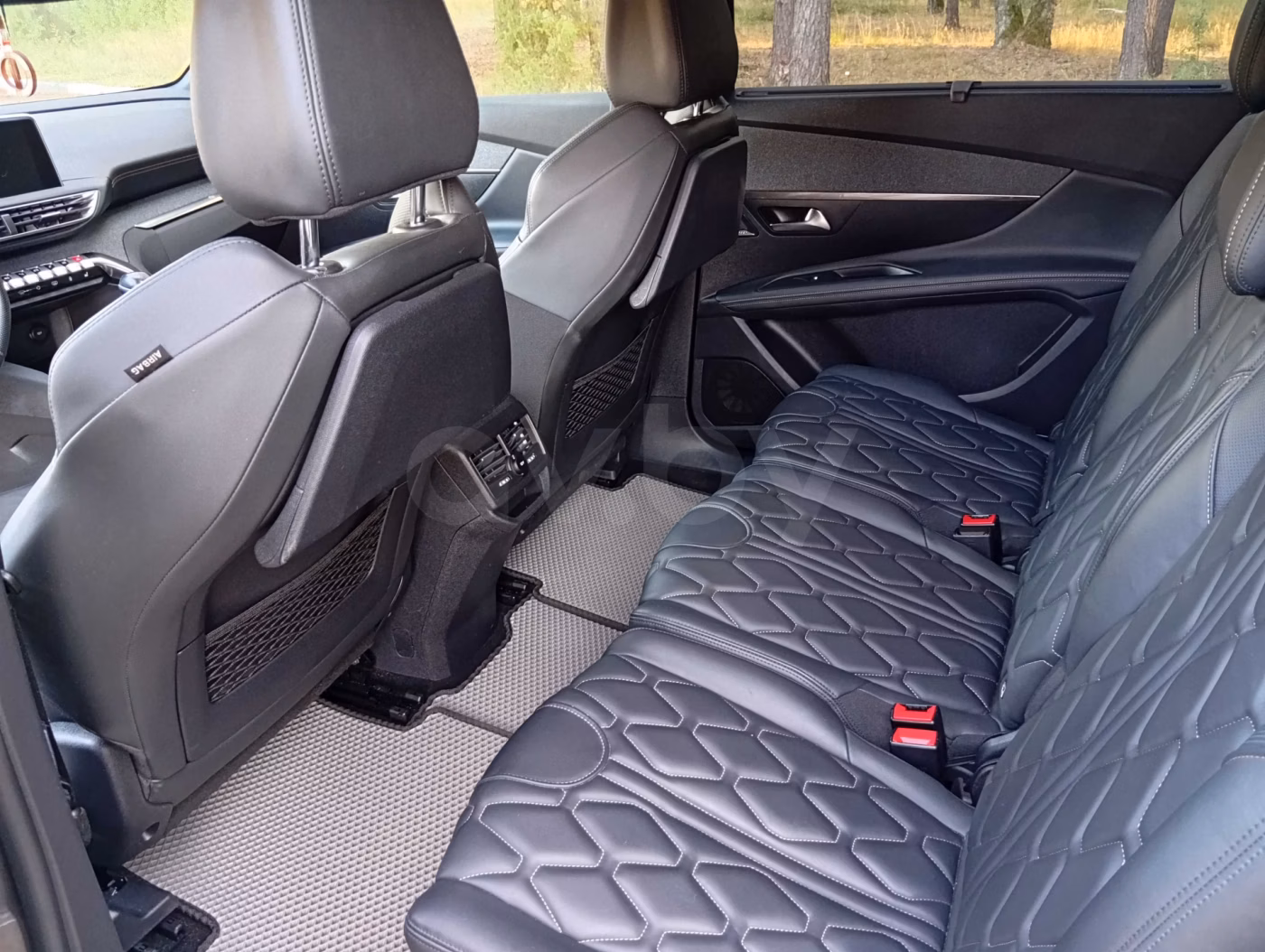 Peugeot 5008 фото 10