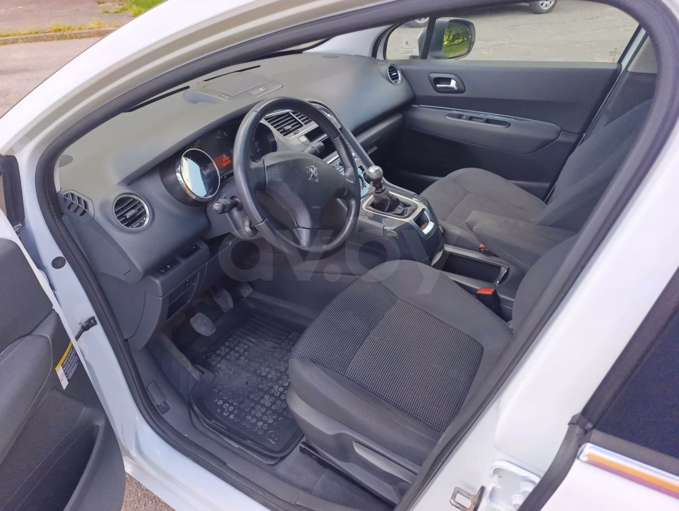 Peugeot 5008 фото 7