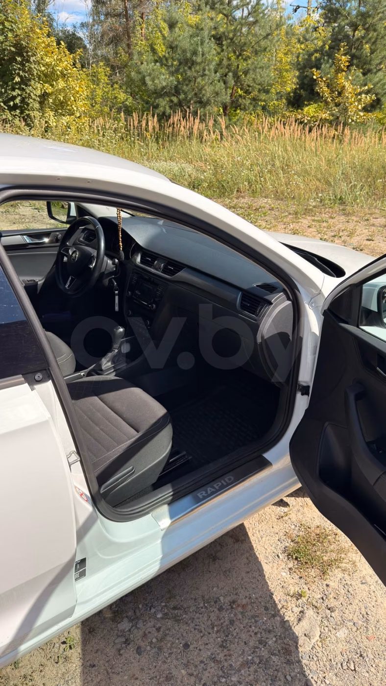 Skoda Rapid фото 11