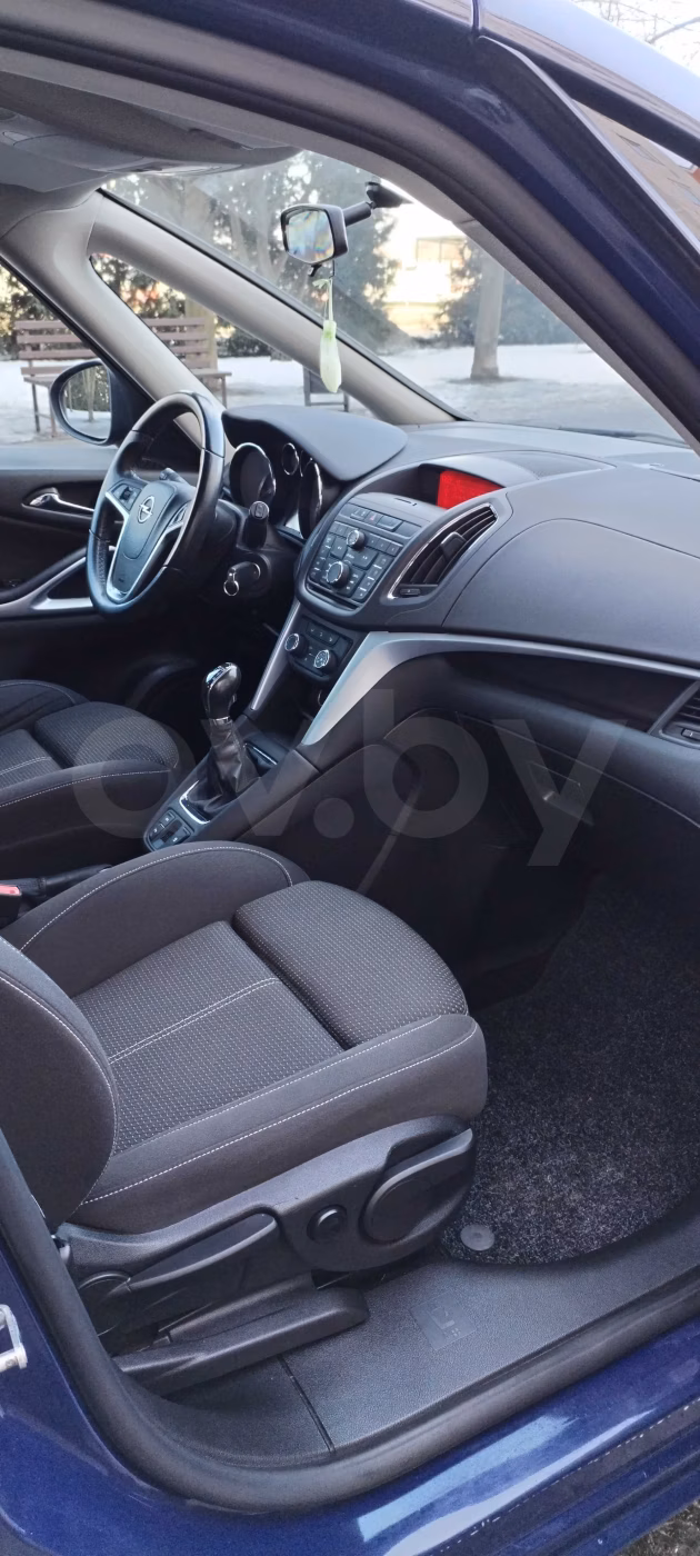 Opel Zafira фото 12
