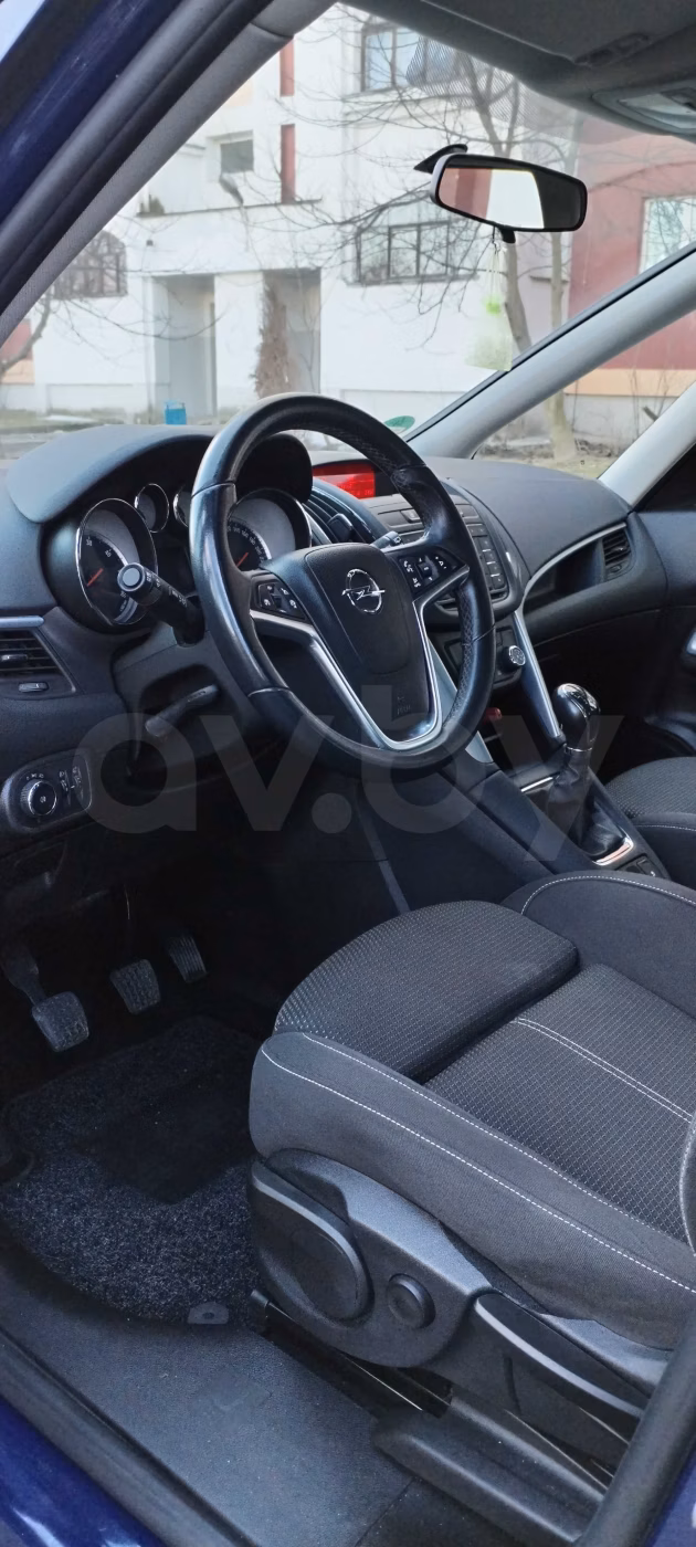 Opel Zafira фото 11