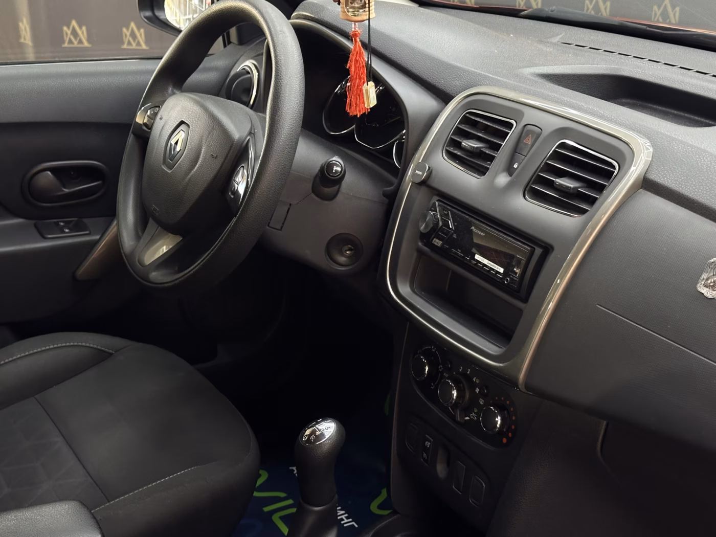 Renault Sandero Stepway фото 11