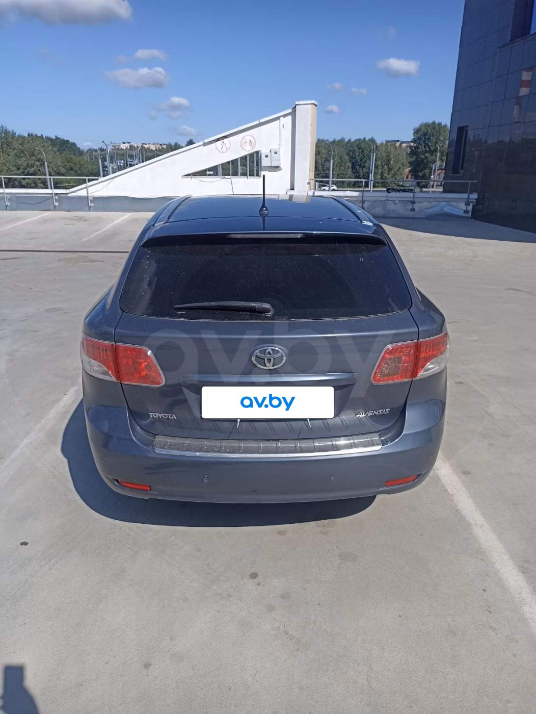 Toyota Avensis фото 4