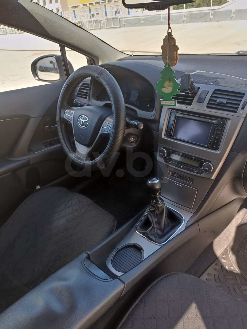 Toyota Avensis фото 6