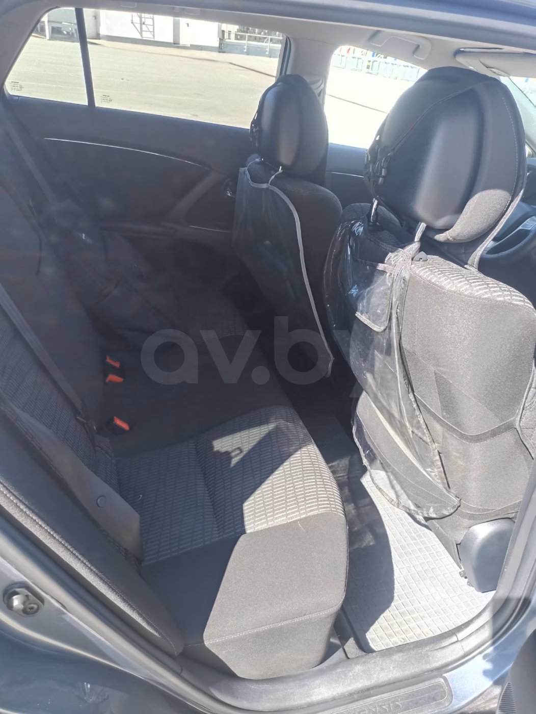 Toyota Avensis фото 9