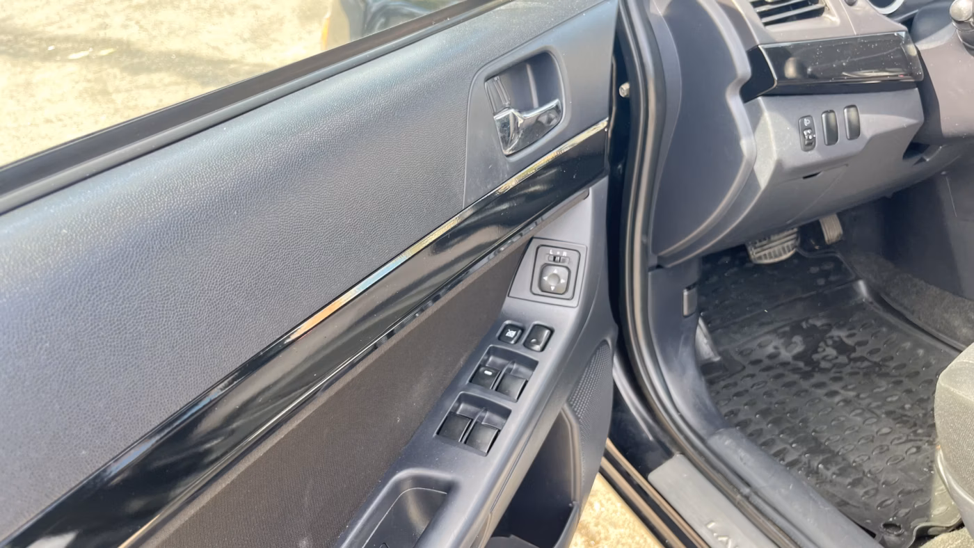 Mitsubishi Lancer фото 7