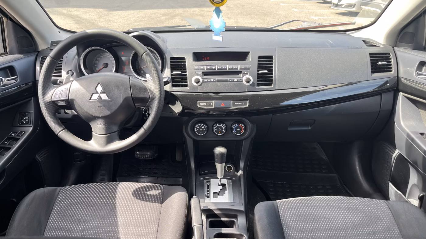 Mitsubishi Lancer фото 5