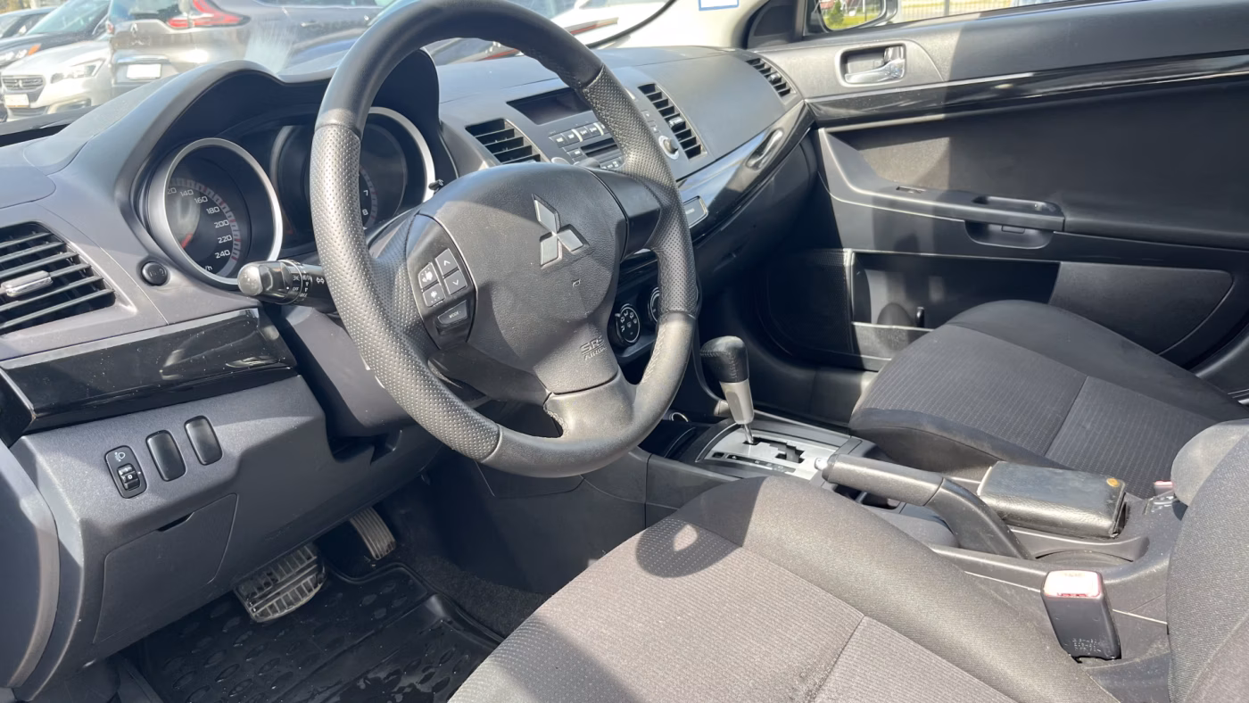 Mitsubishi Lancer фото 6