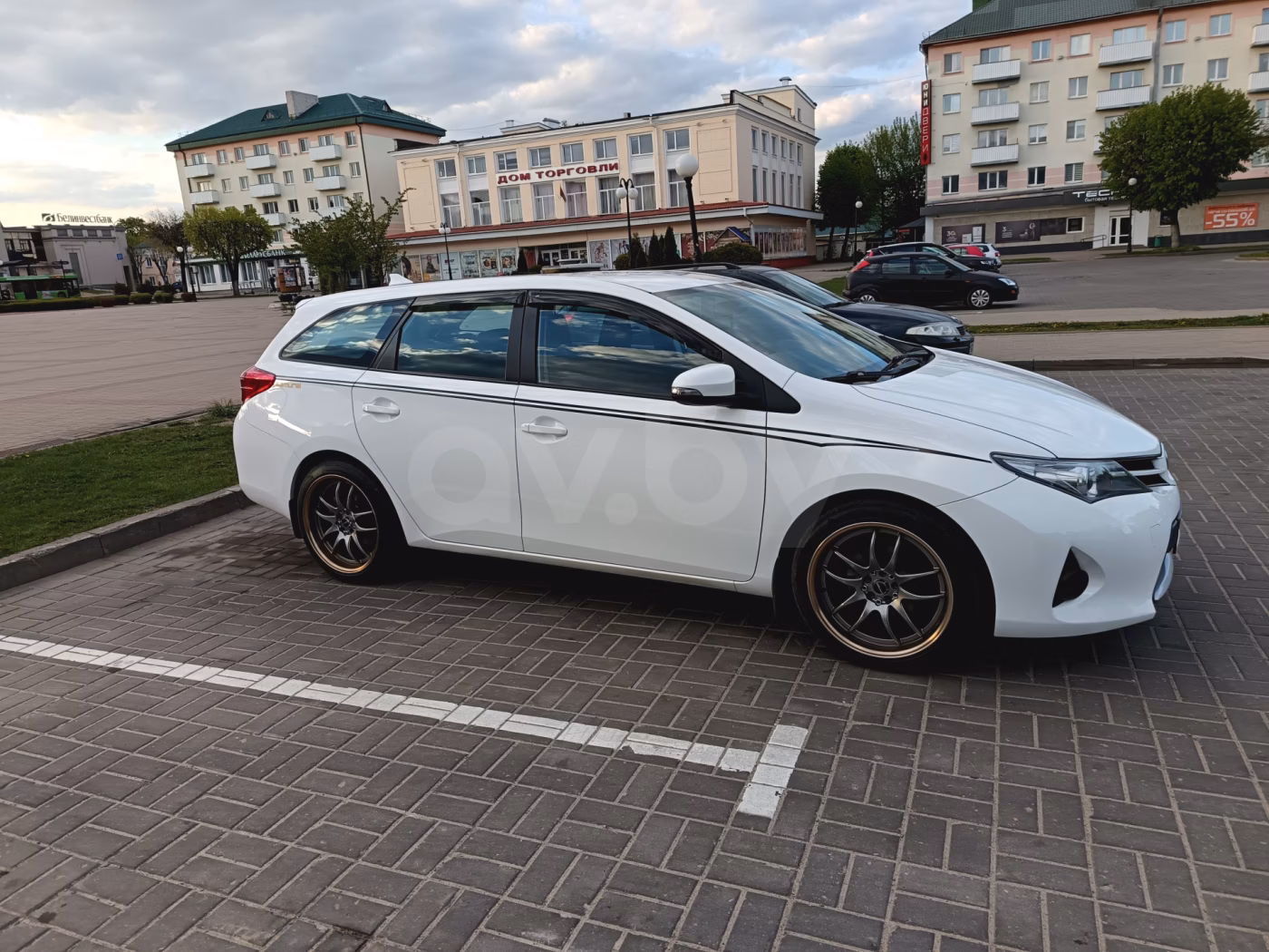 Toyota Auris фото 2