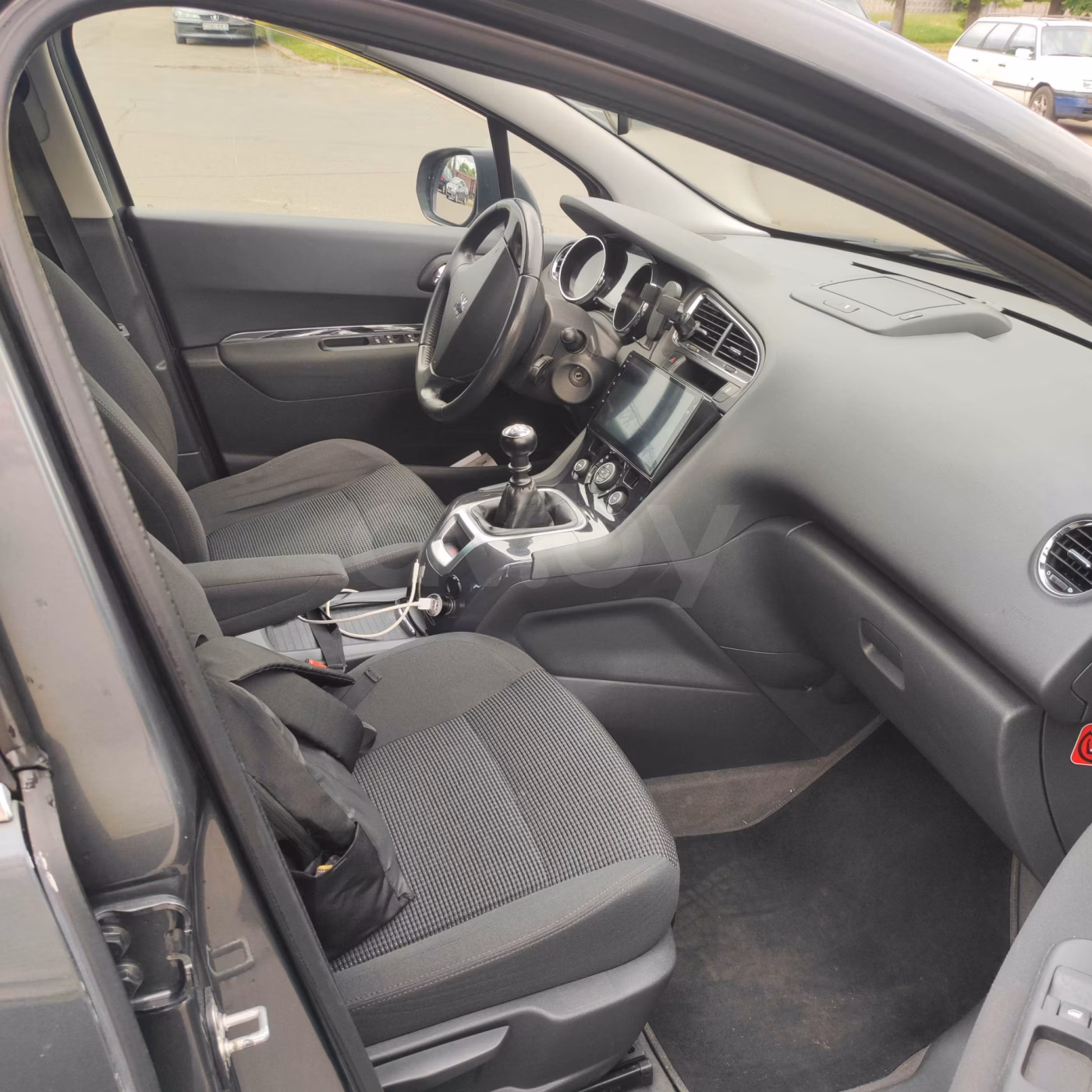 Peugeot 5008 фото 9