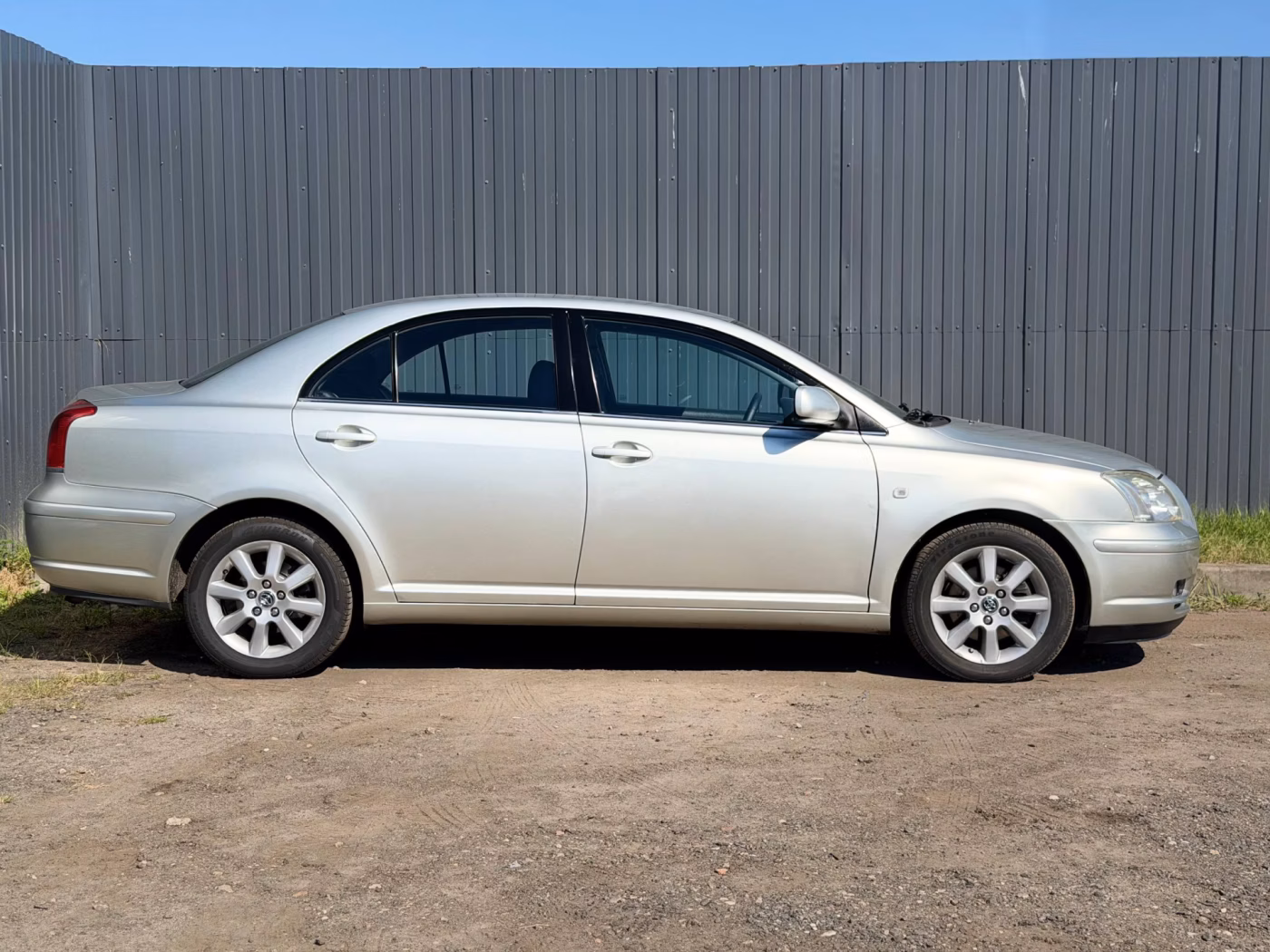 Toyota Avensis фото 4