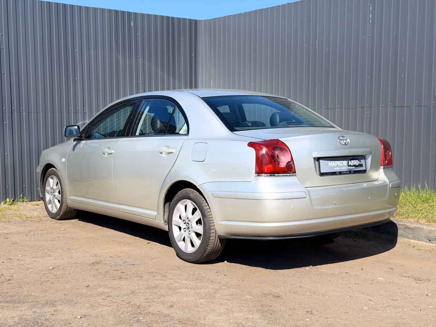 Toyota Avensis фото 7