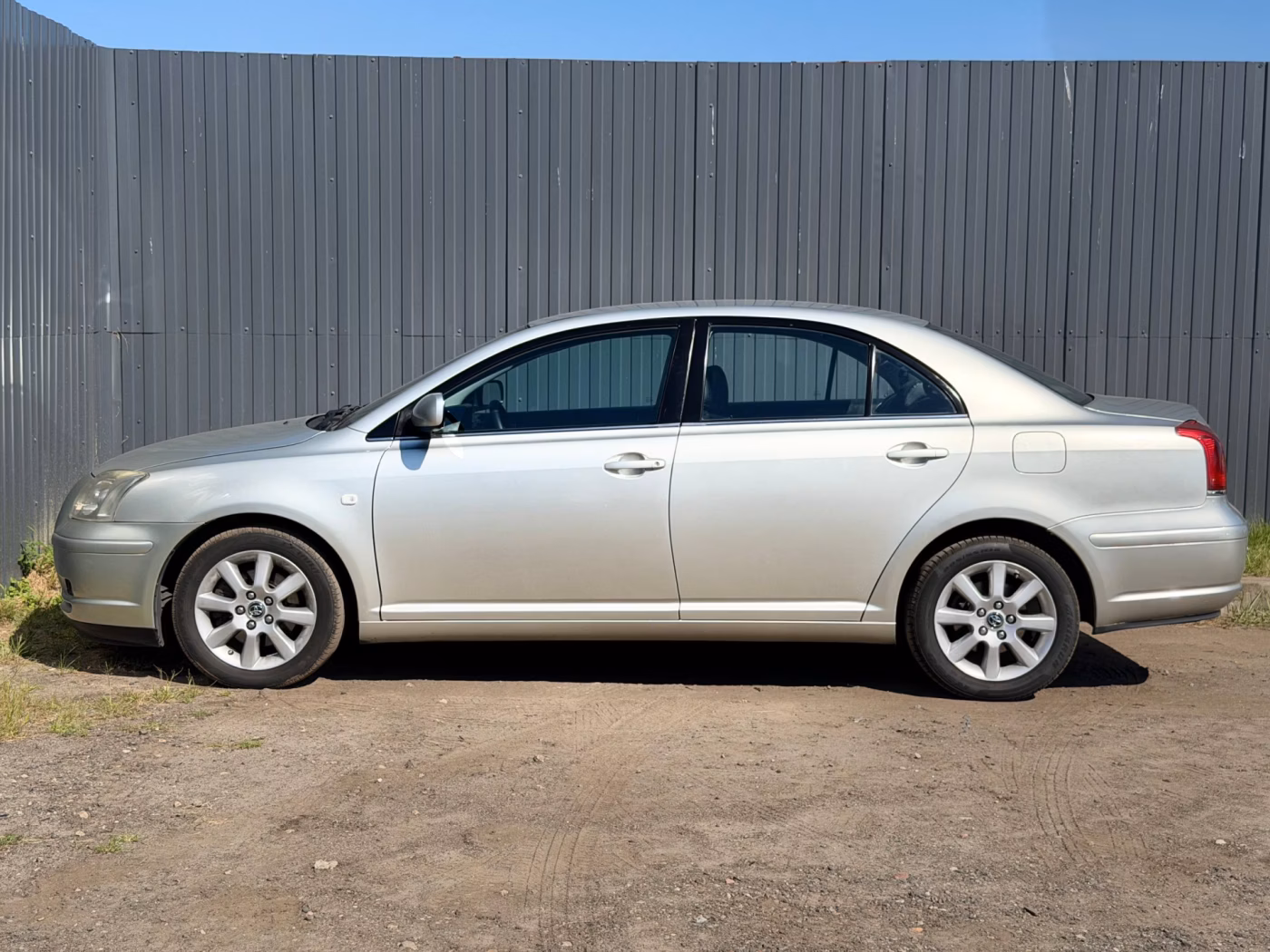 Toyota Avensis фото 8