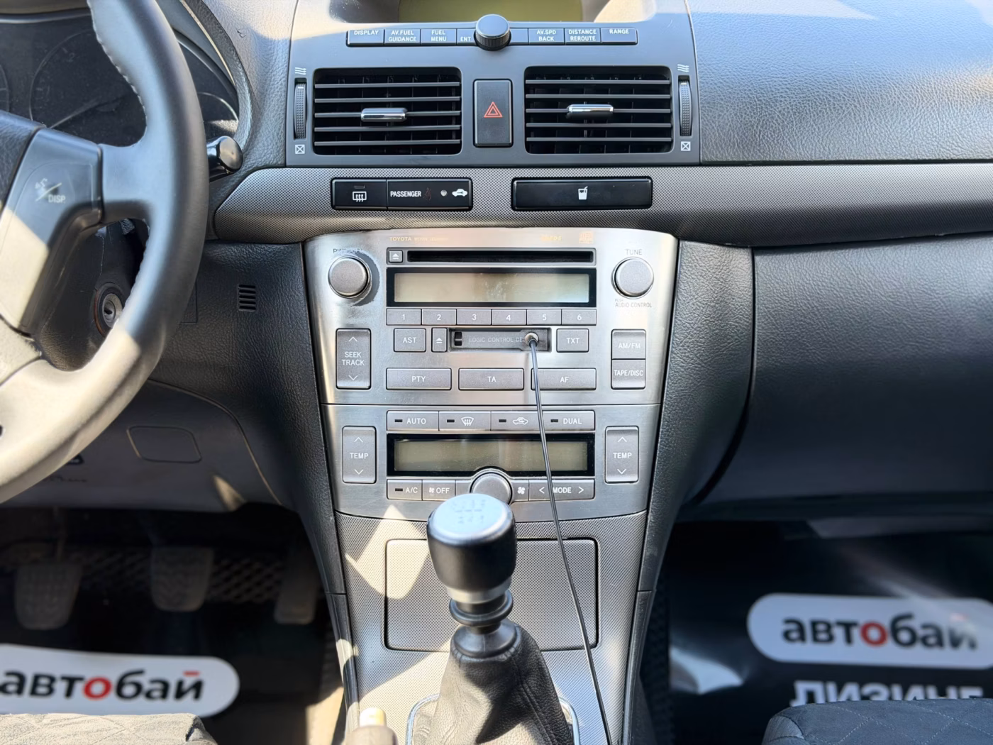 Toyota Avensis фото 12