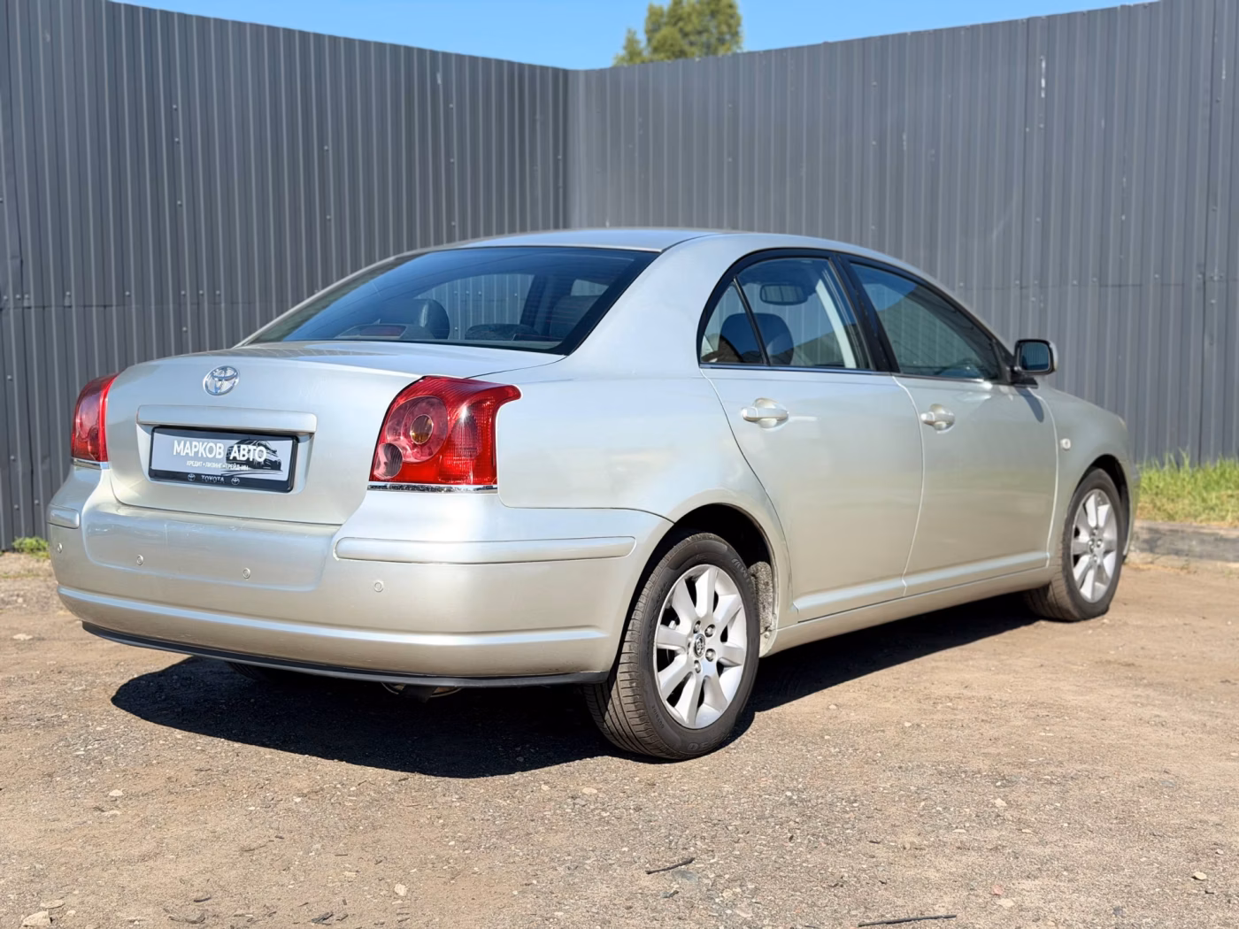 Toyota Avensis фото 5
