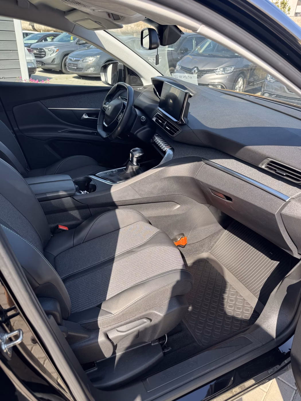 Peugeot 5008 фото 11
