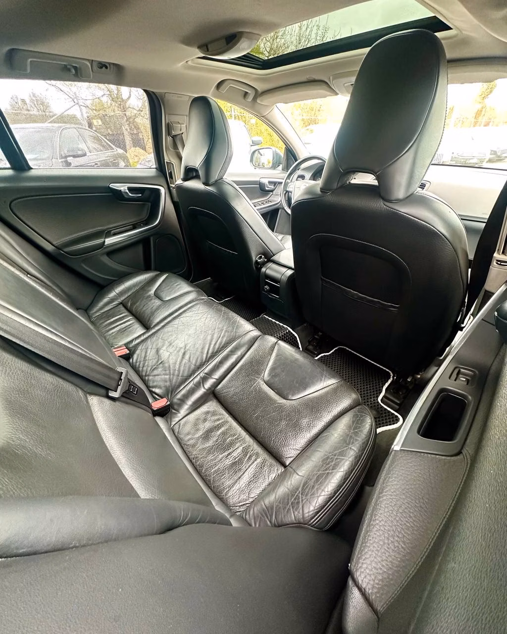 Volvo V60 фото 18