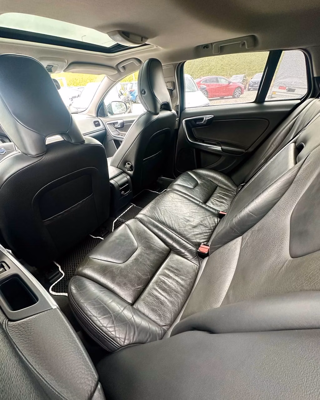 Volvo V60 фото 19