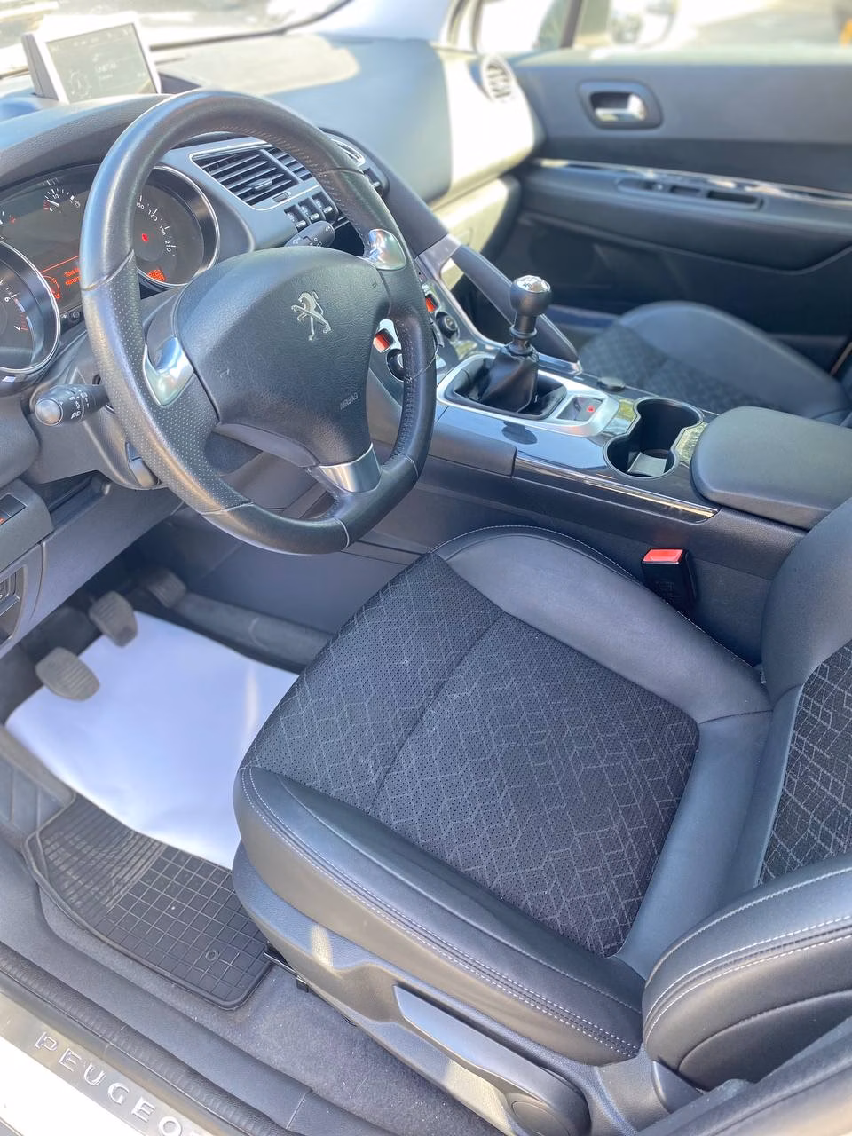 Peugeot 3008 фото 9